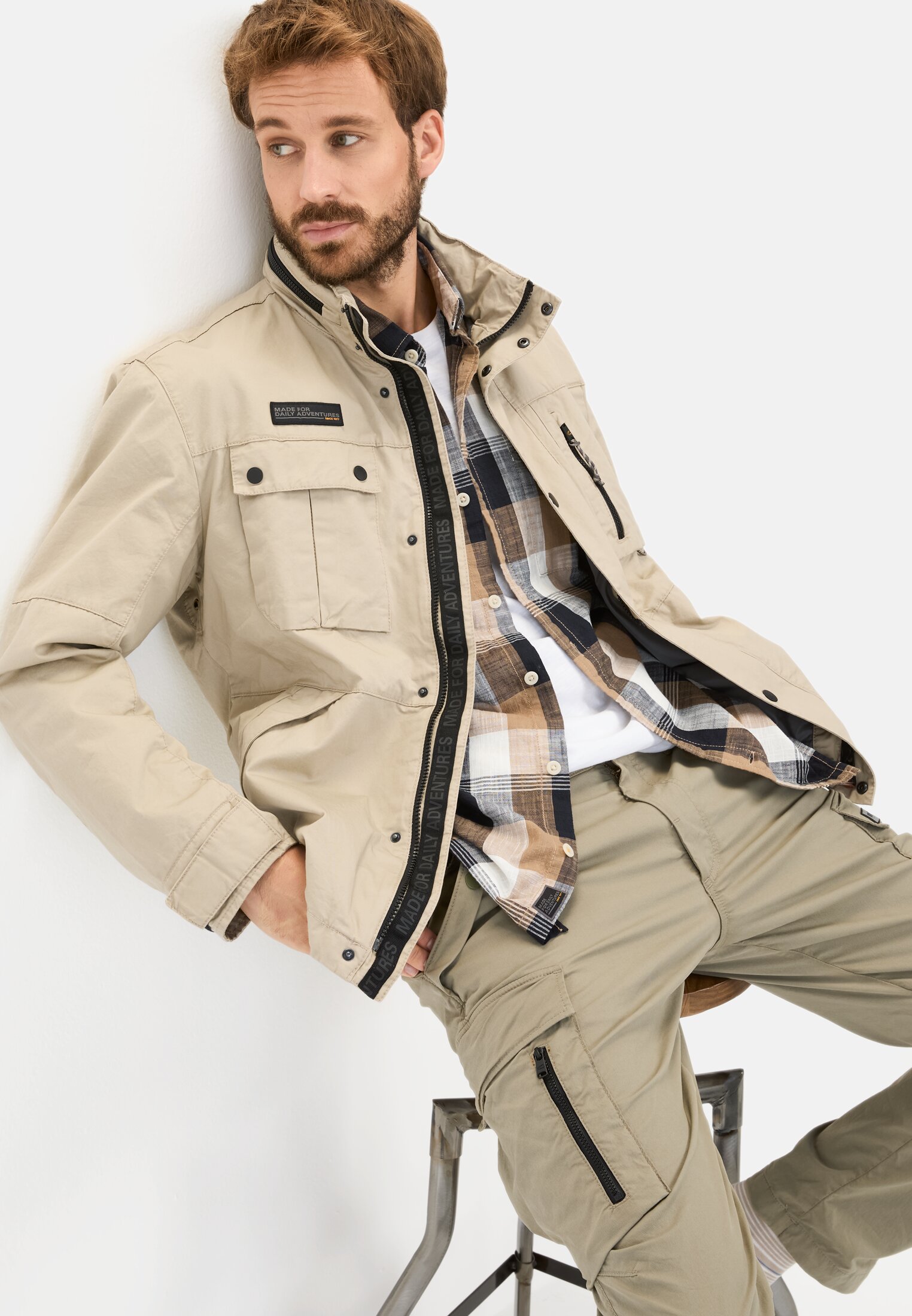 Herren Blouson im Fieldjacket-Stil Beige getragen emotional