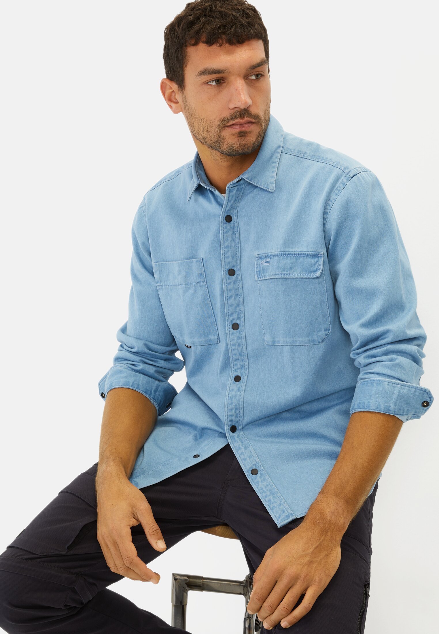 Men Shirt made from a cotton blend Blue worn emotional