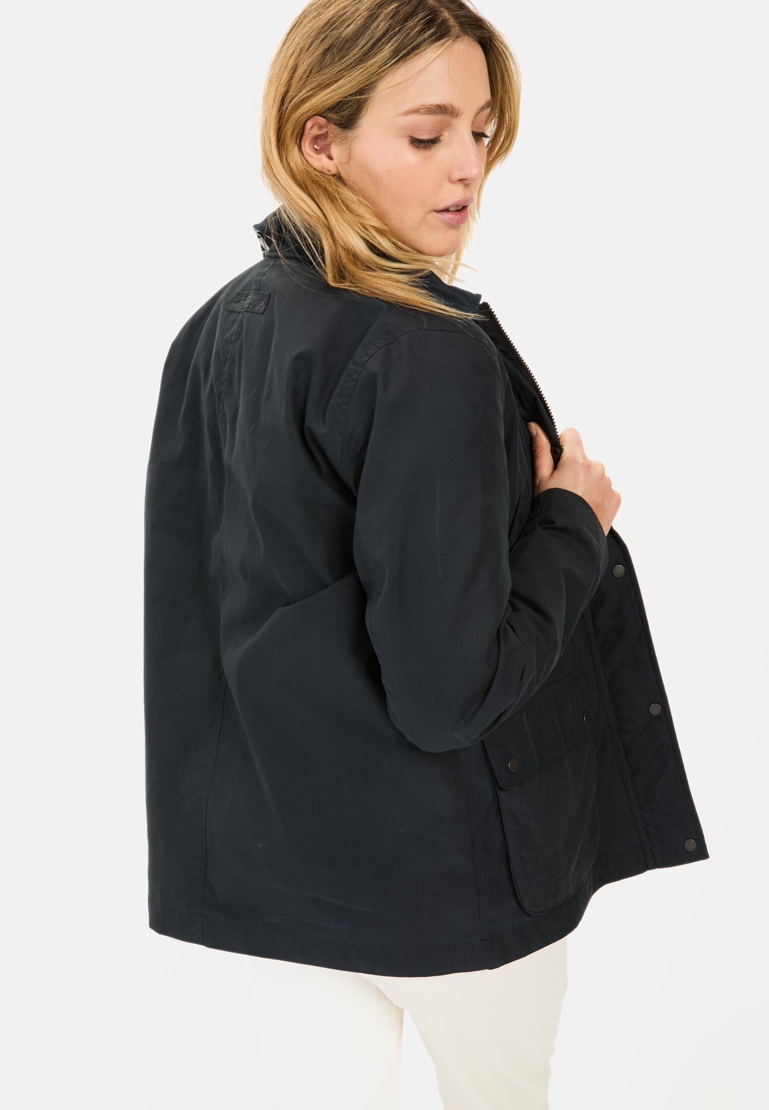 Damen Feldjacke mit Cordkragen Marineblau getragen emotional