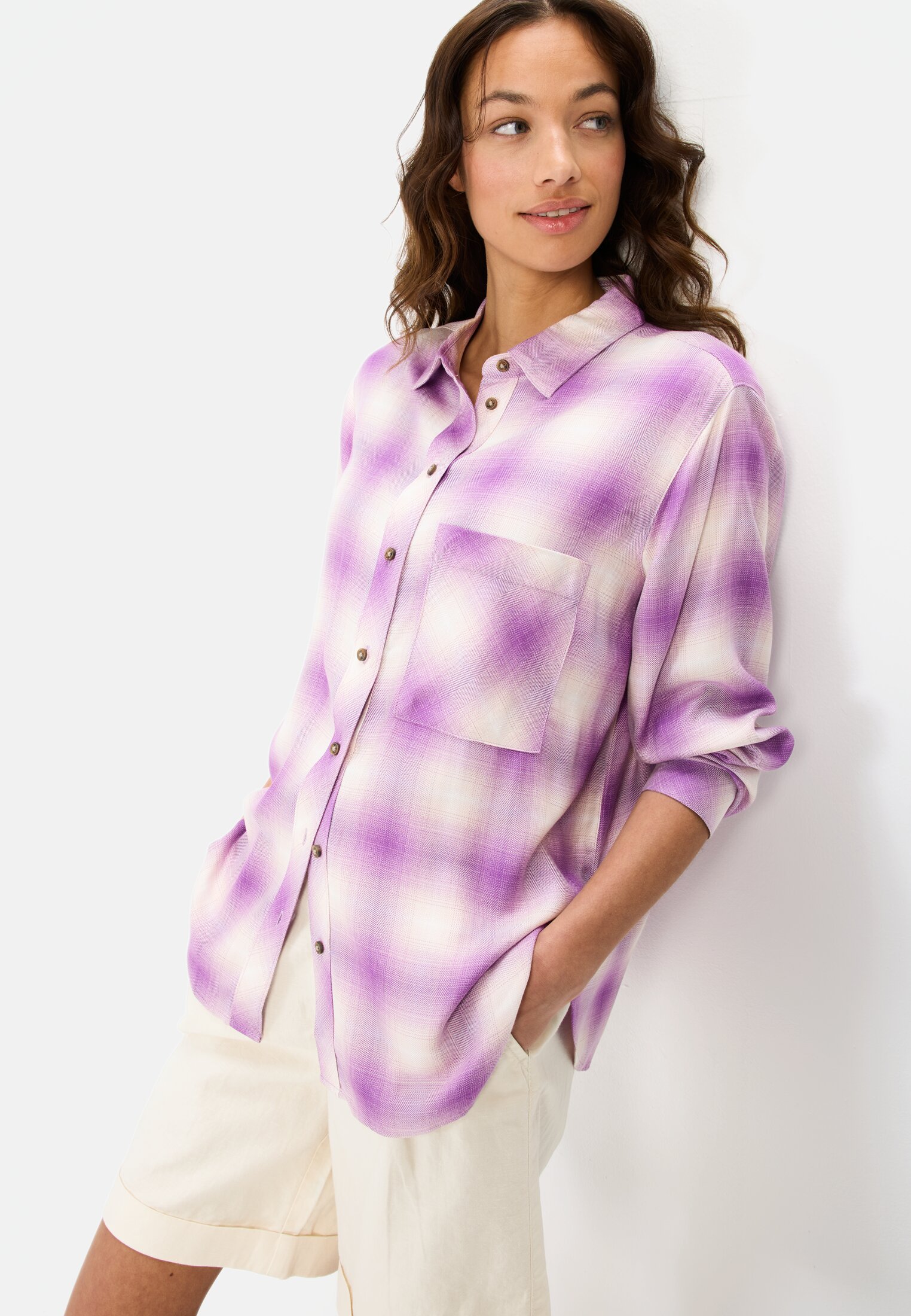 Women Checked blouse made of pure viscose Violet-White worn emotional