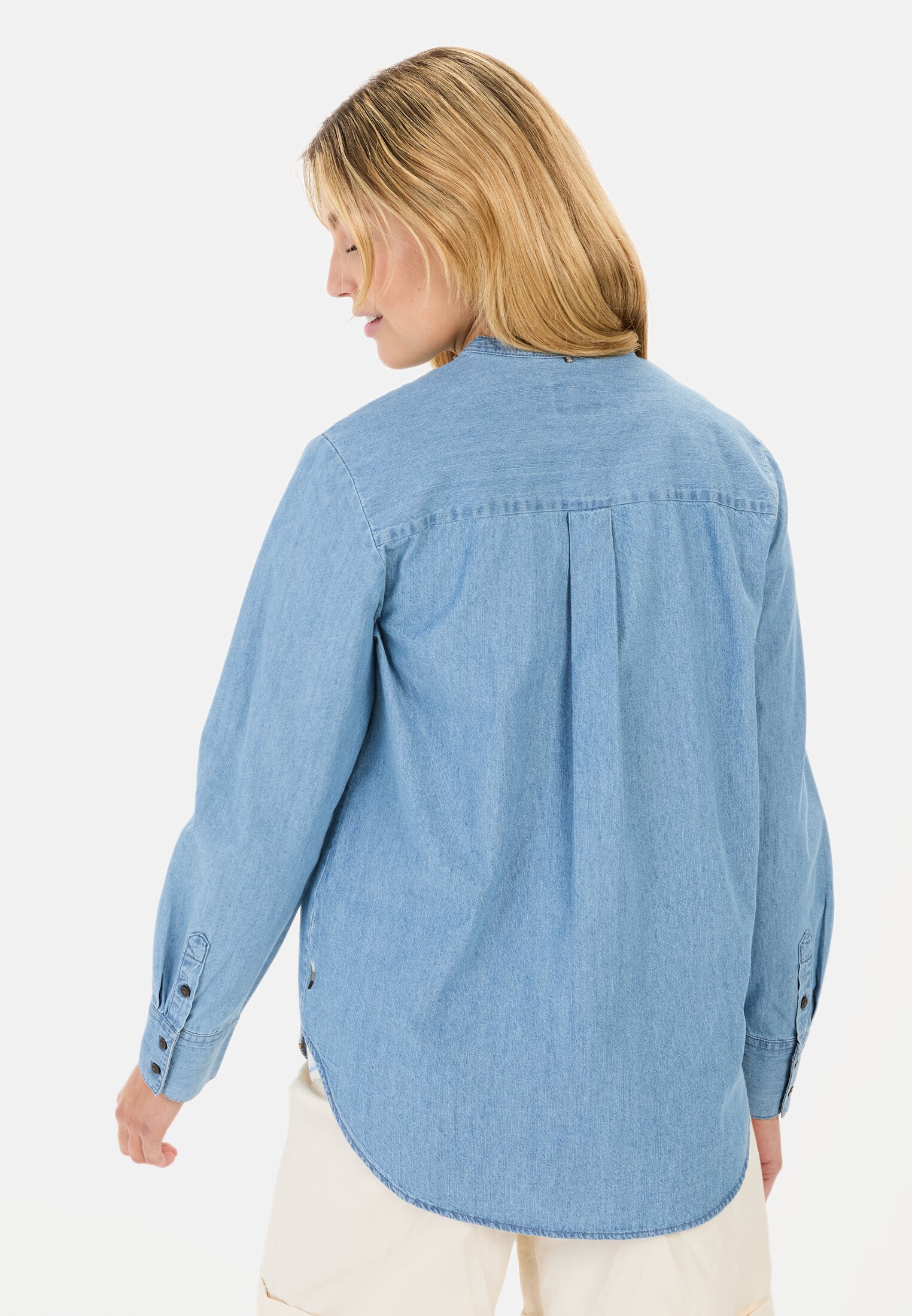 Damen Jeansbluse aus reiner Baumwolle Denim getragen hinten