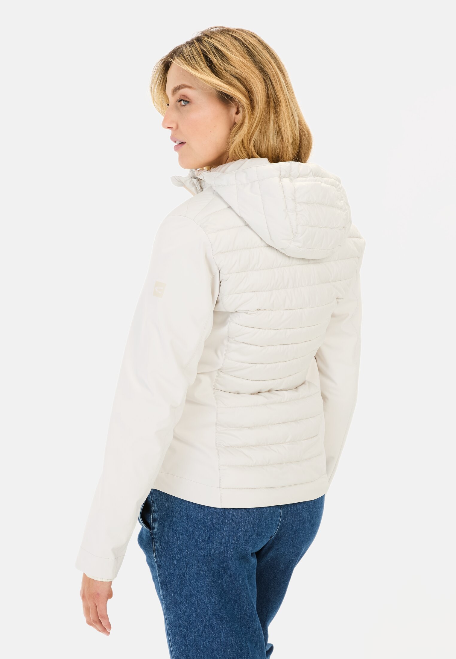 Damen Steppjacke aus recyceltem Polyester Perle getragen hinten