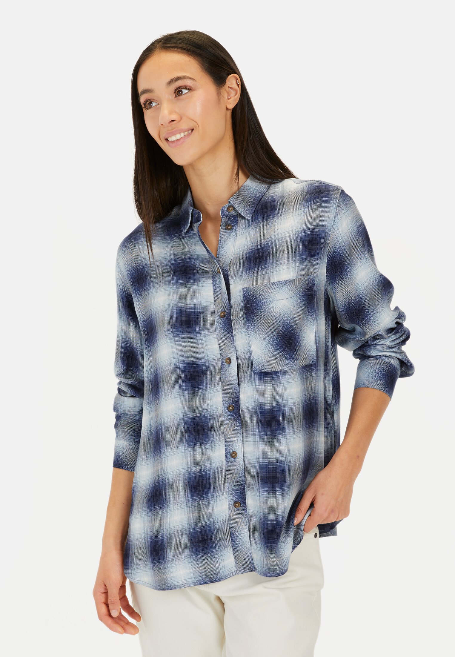 Women Checked blouse made of pure viscose Blue Check worn front