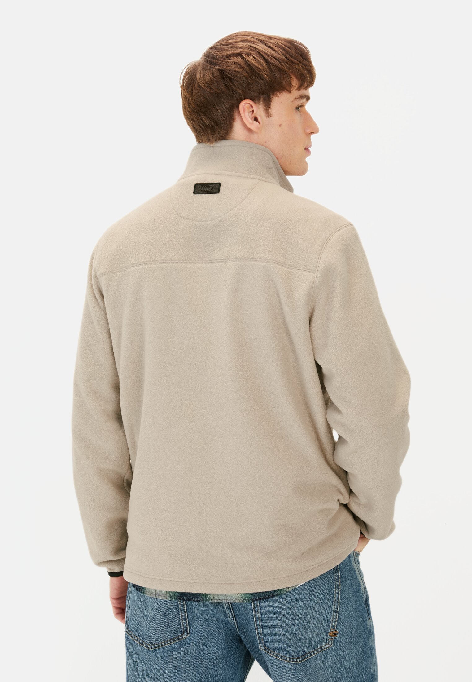 Herren Fleecejacke mit Stehkragen Beige getragen hinten