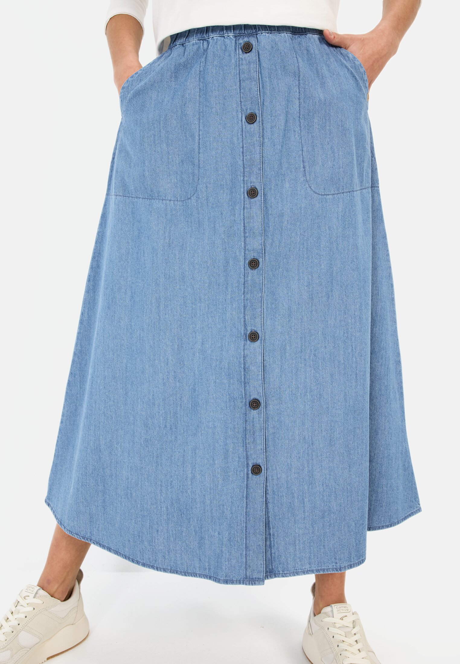 Women Long denim skirt with elastic waistband Denim worn detail close