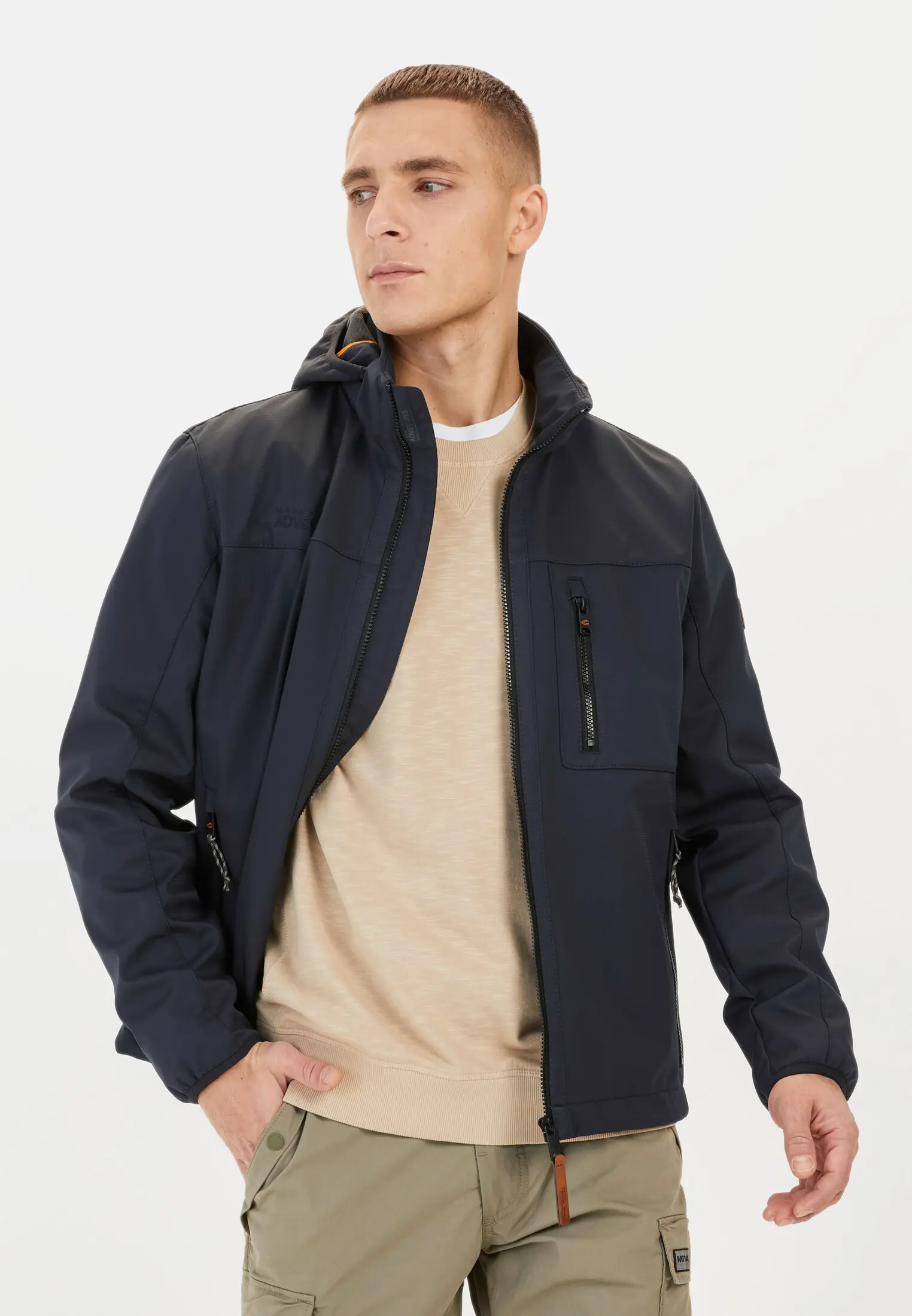 Men Softshell jacket made from recycled polyester Dark blue worn front