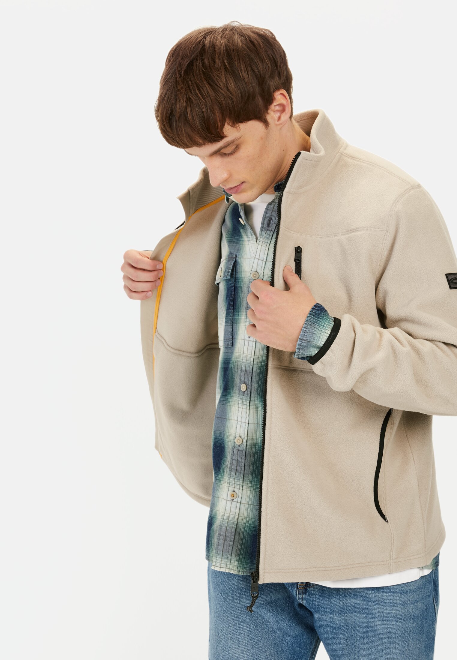 Herren Fleecejacke mit Stehkragen Beige getragen emotional