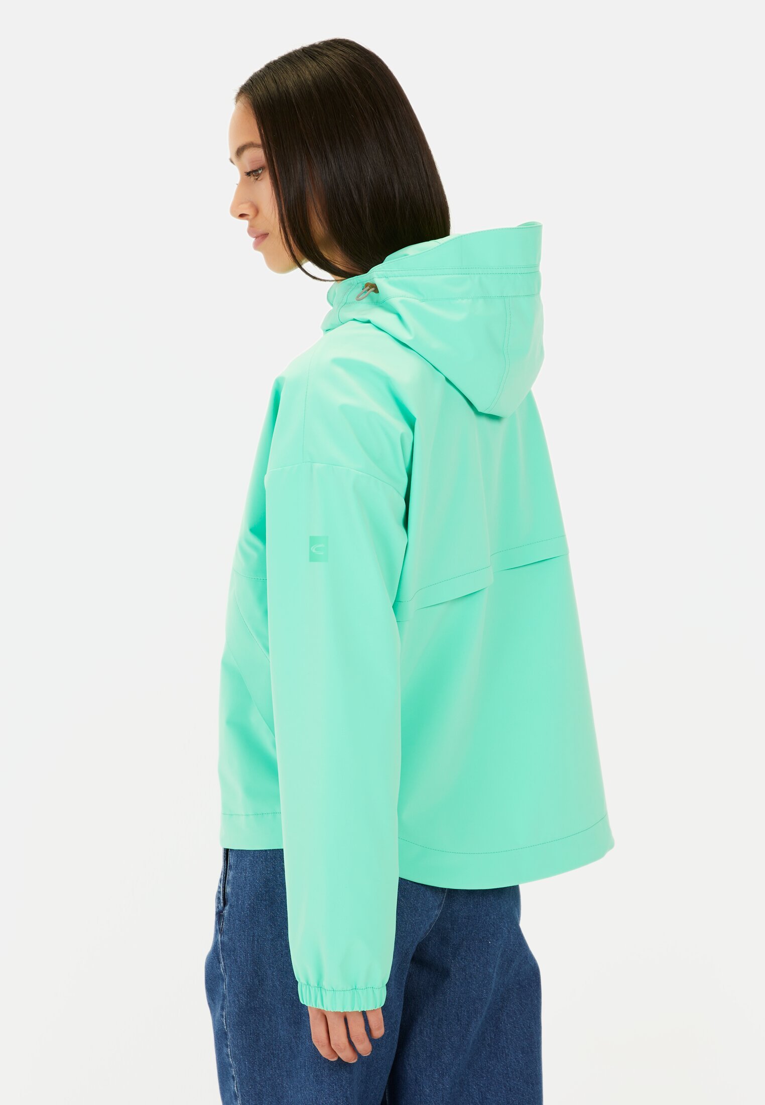 Damen Windbreaker aus recyceltem Polyester Pfefferminze getragen hinten