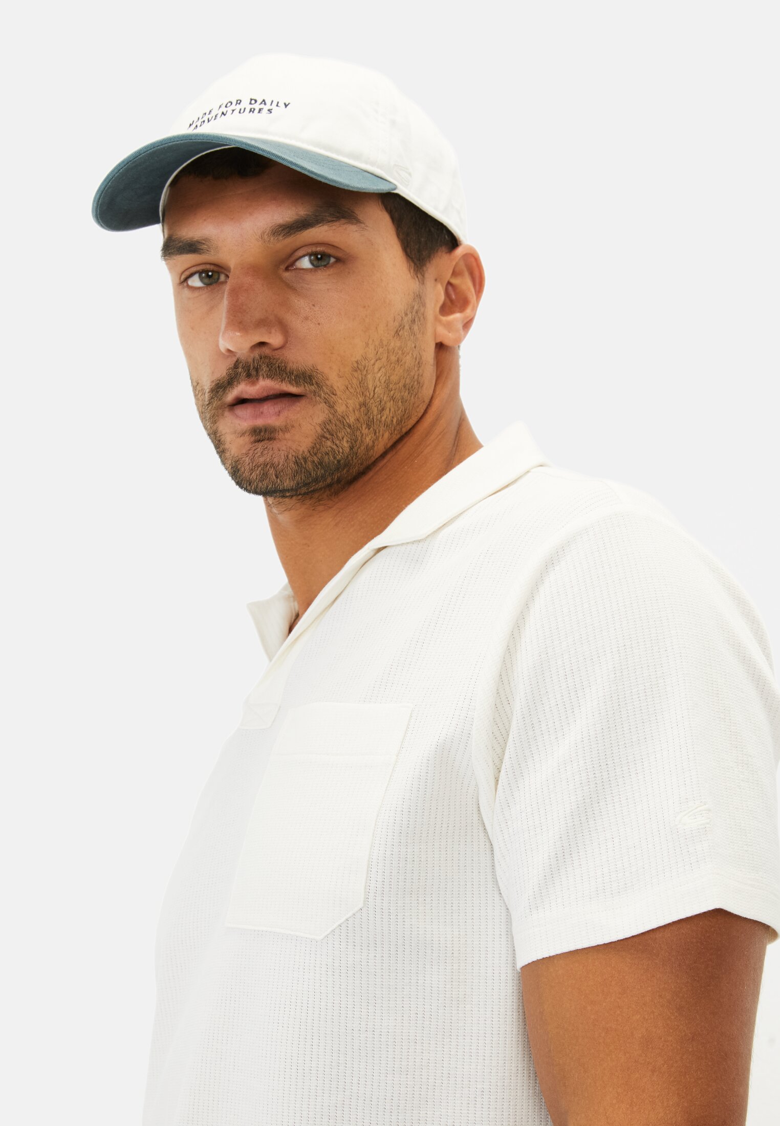 Men Short sleeve polo shirt with chest pocket White worn detail close