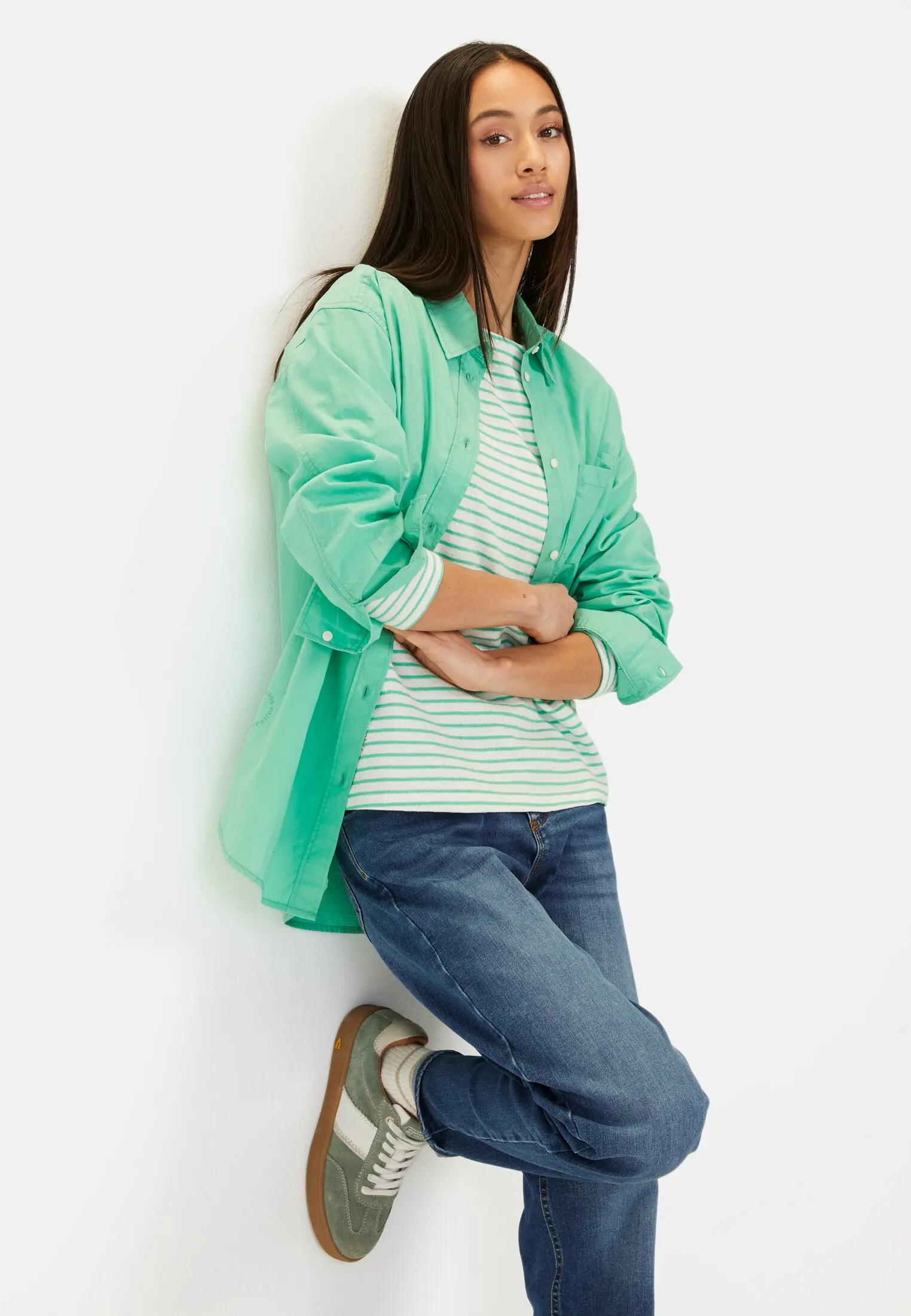 Women Long-sleeved shirt with a crew neck Green-White worn emotional