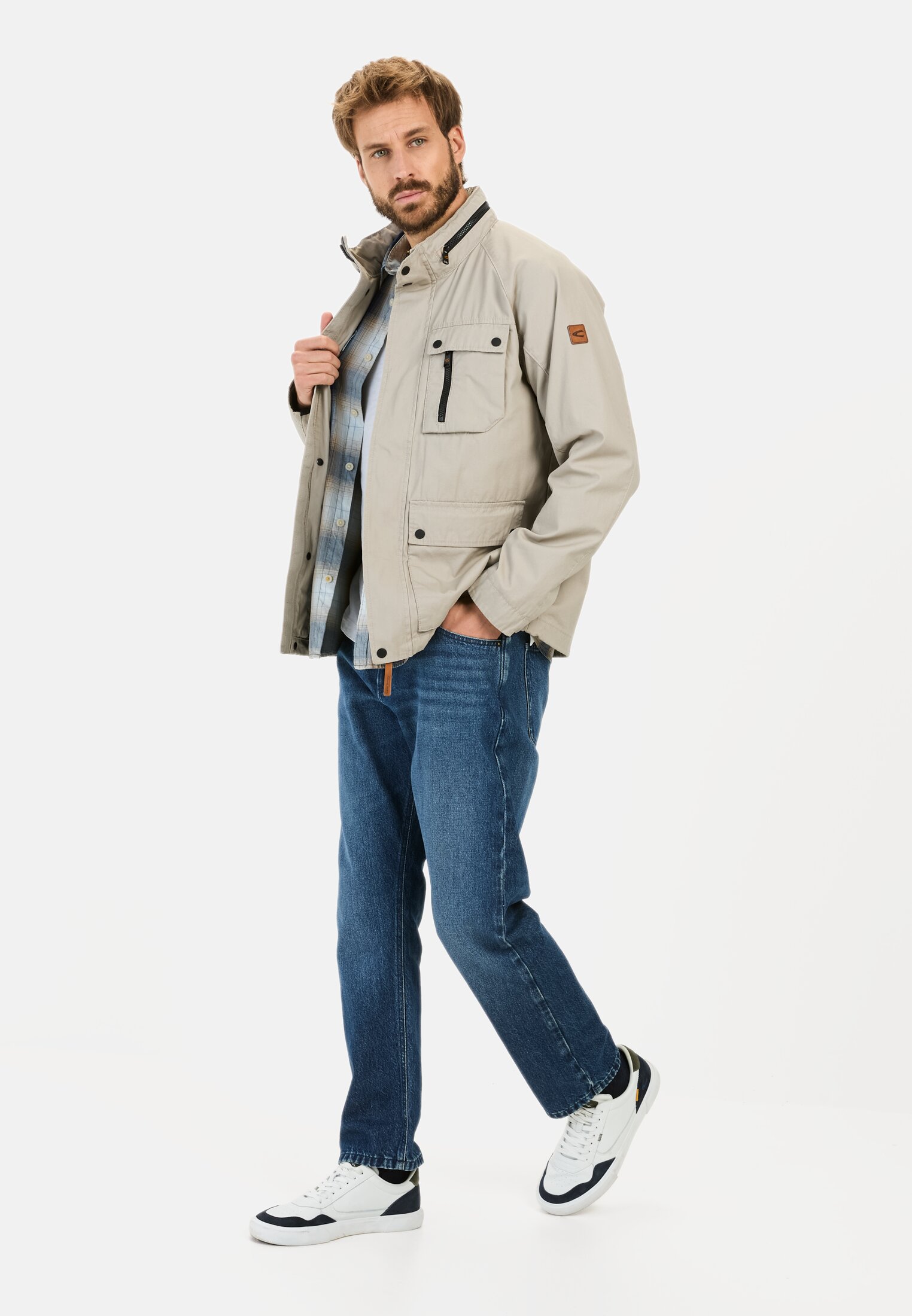 Men Field jacket made of pure cotton Ecru worn front full body