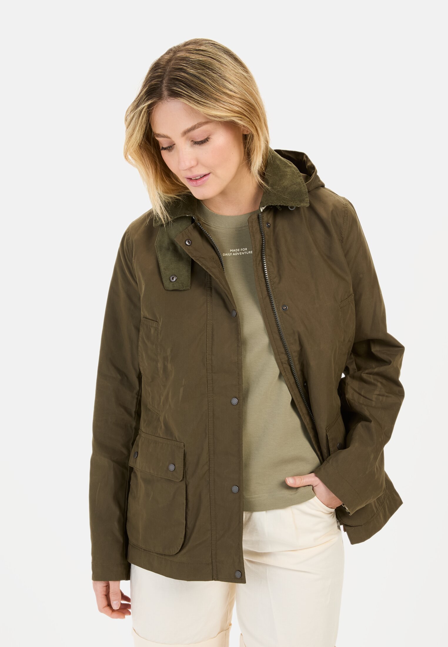 Damen Feldjacke mit Cordkragen Dunkel khaki getragen vorn