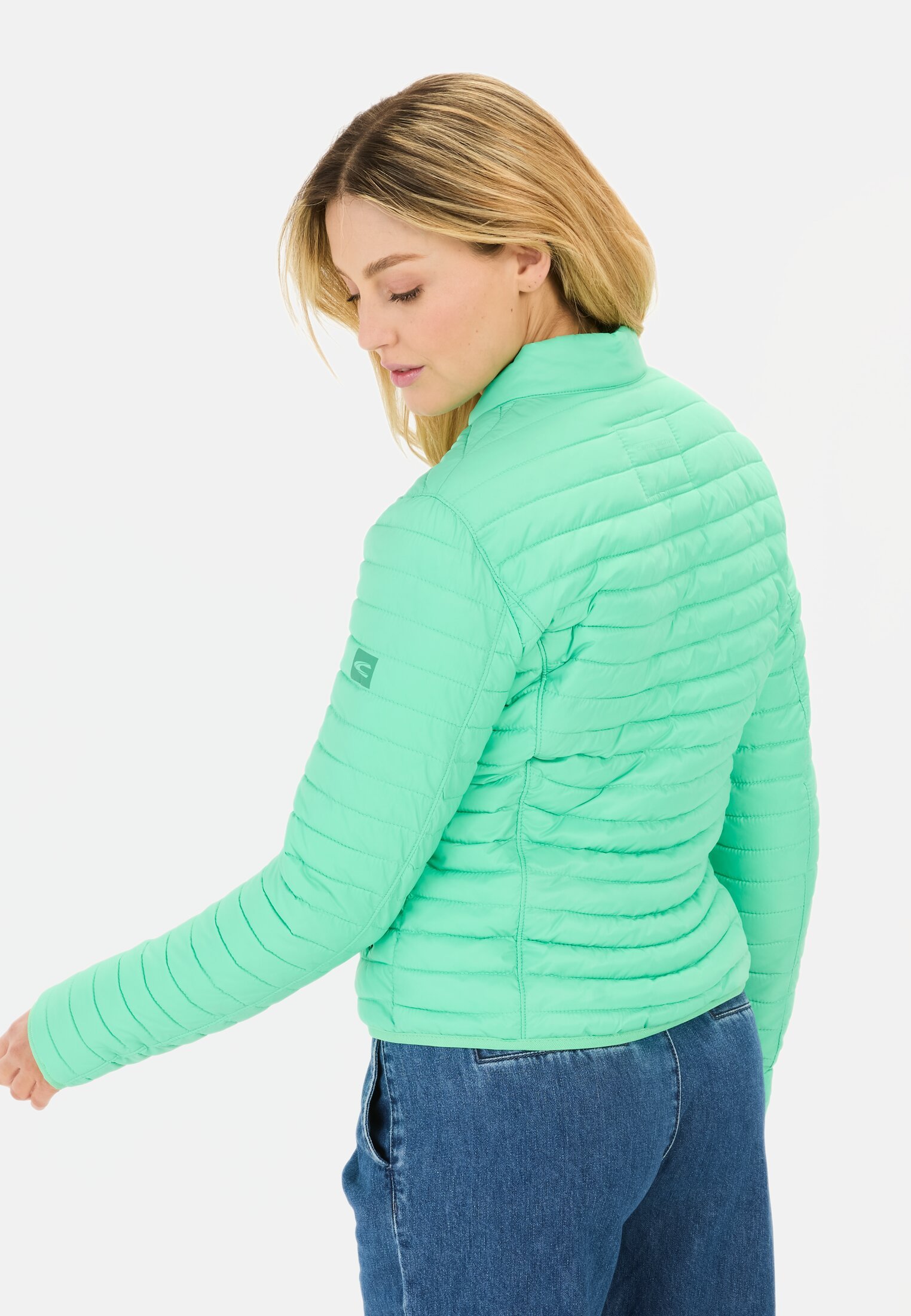 Damen Leichte Steppjacke aus recyceltem Polyamid Pfefferminze getragen hinten