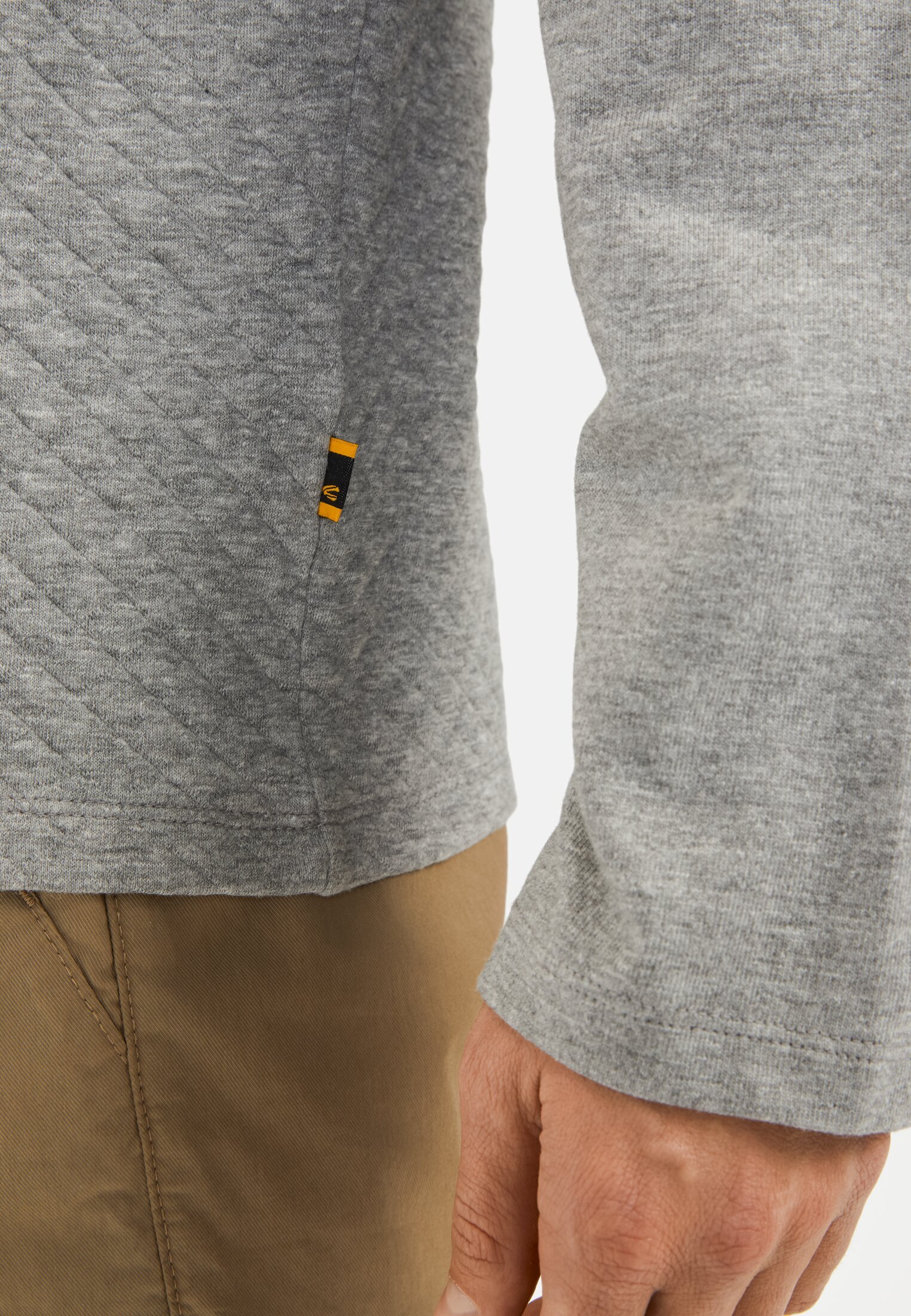 Heren Longsleeve shirt met gewatteerd patroon Grijs gedragen detail dichtbij  