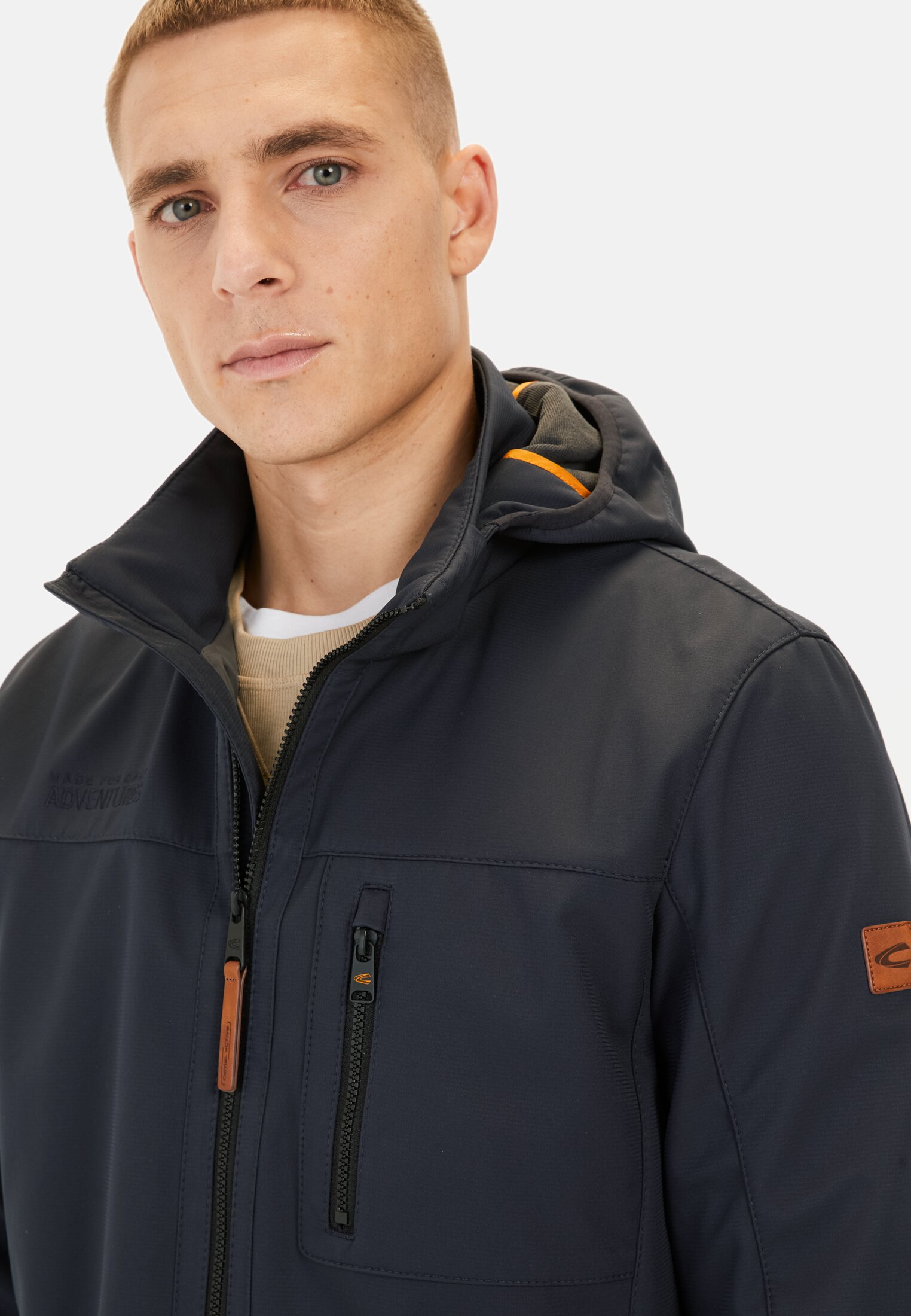 Men Softshell jacket made from recycled polyester Dark blue worn detail close