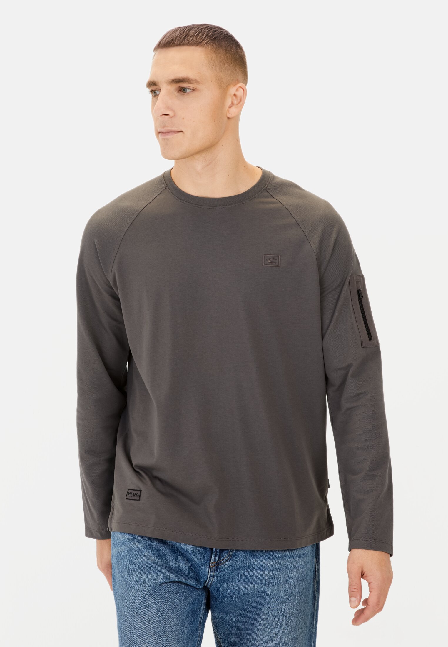 Men Long-sleeve shirt with cooling effect Grey worn front