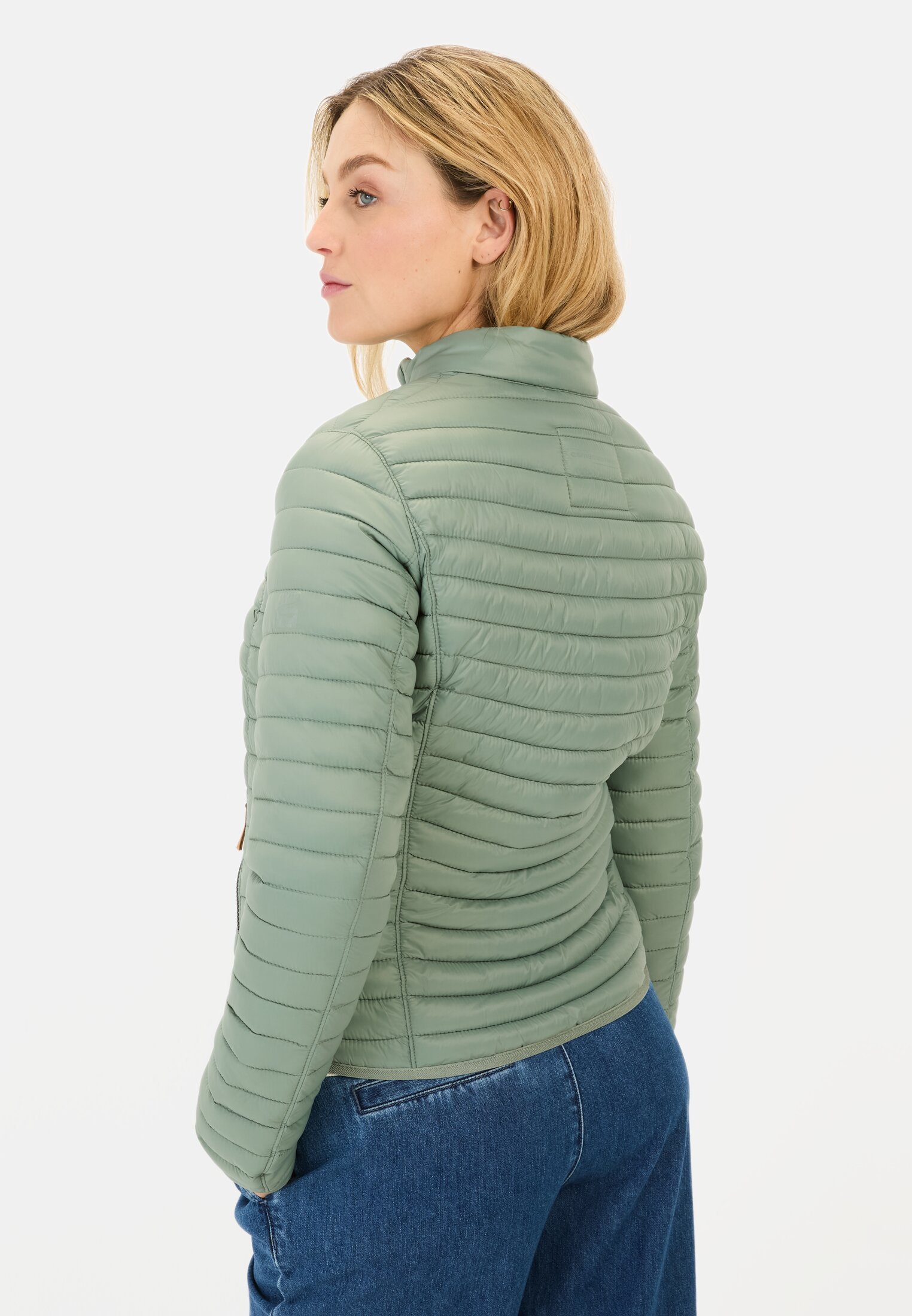 Damen Leichte Steppjacke aus recyceltem Polyamid Verwaschenes Mintgrün getragen hinten