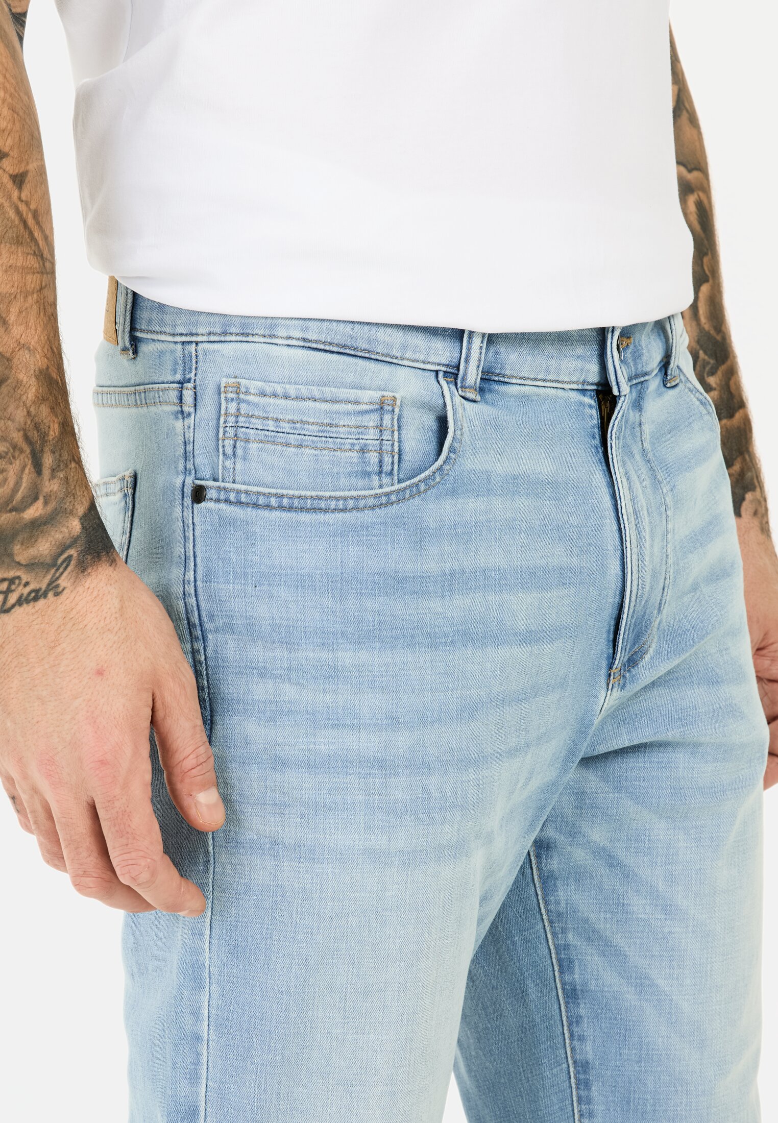 Men fleXXXactive® denim in relaxed fit Blue worn detail close