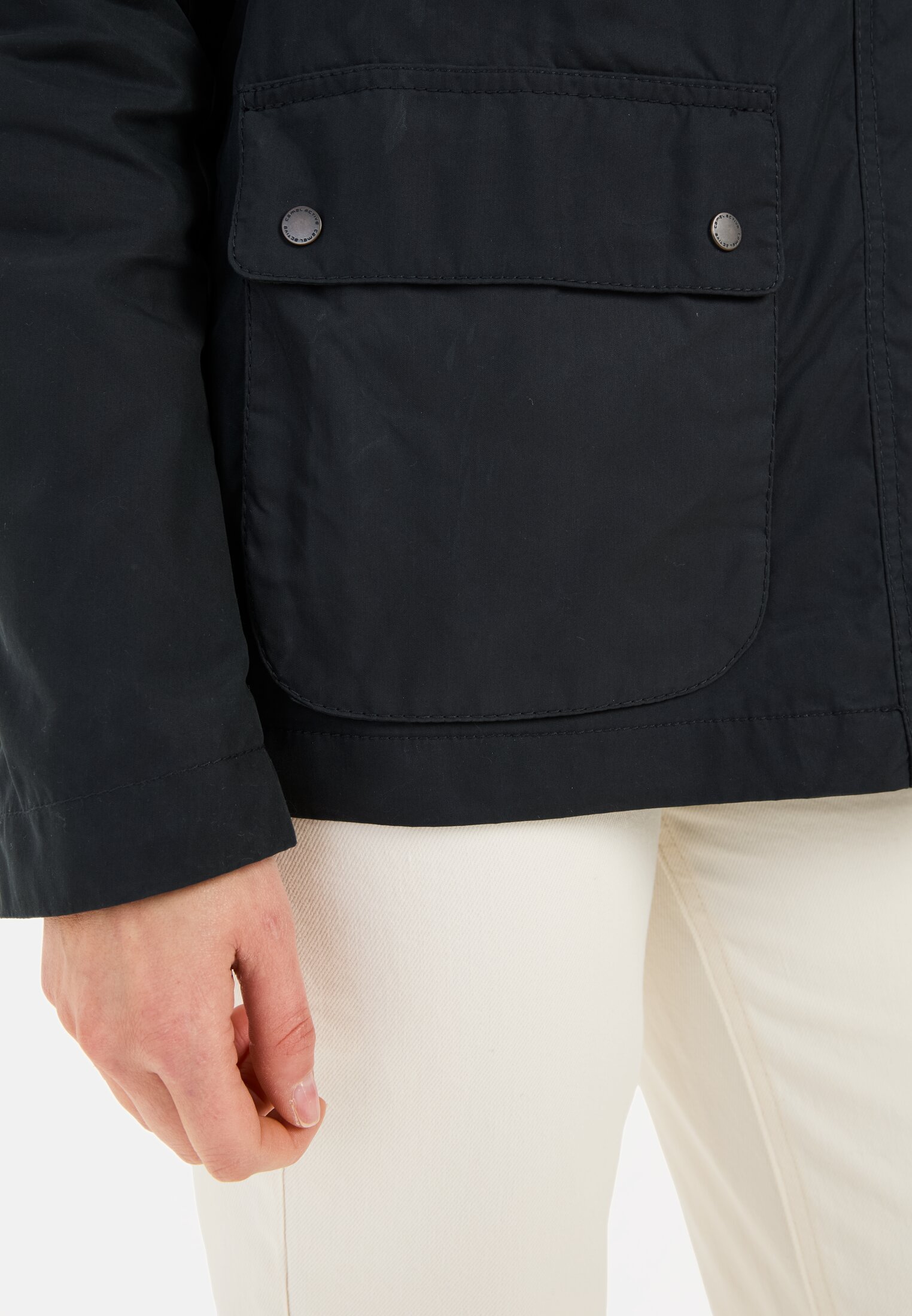 Damen Feldjacke mit Cordkragen Marineblau getragen detailliert nah