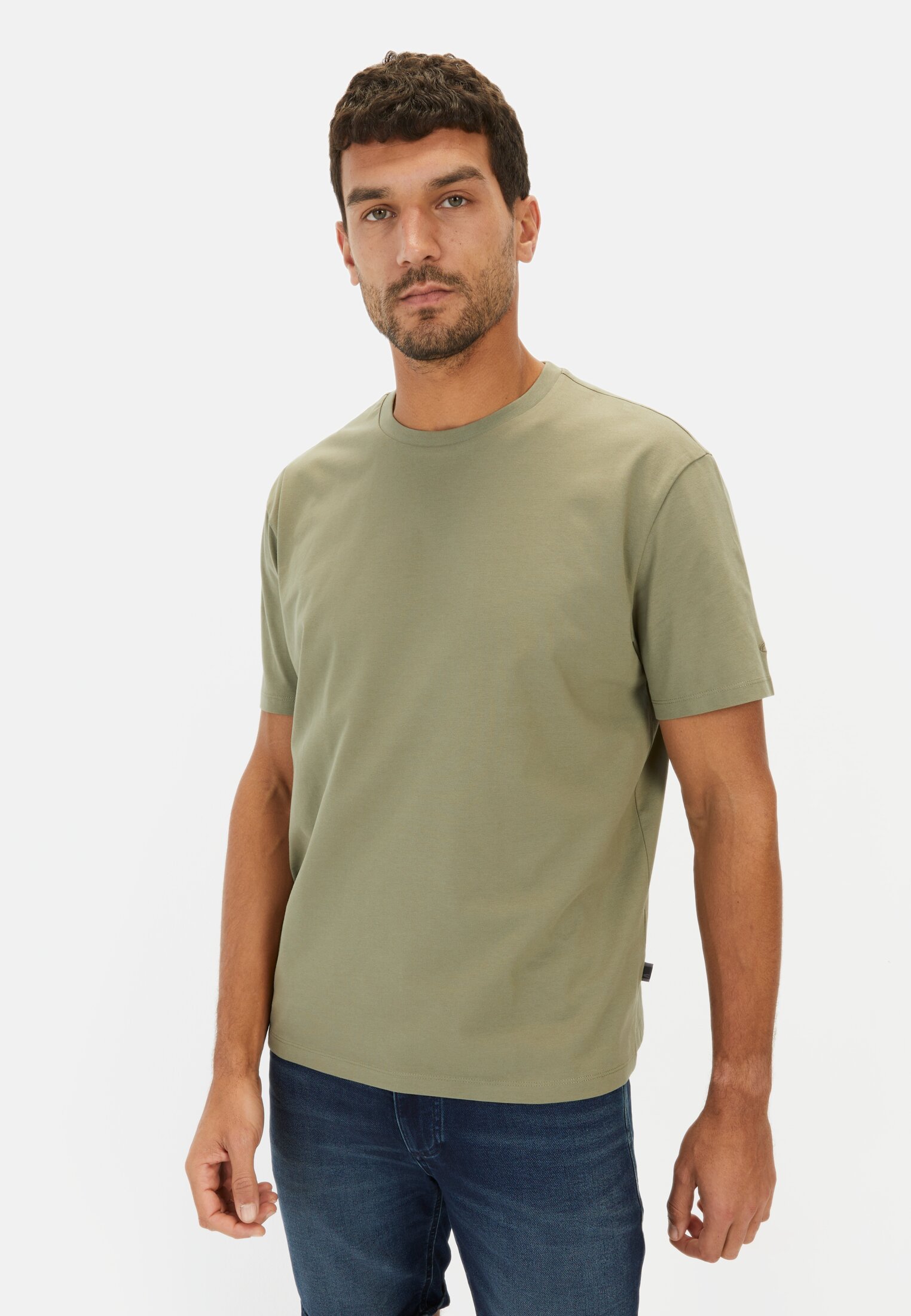 Herren T-Shirt aus Organic Cotton Dunkelgrün getragen vorn