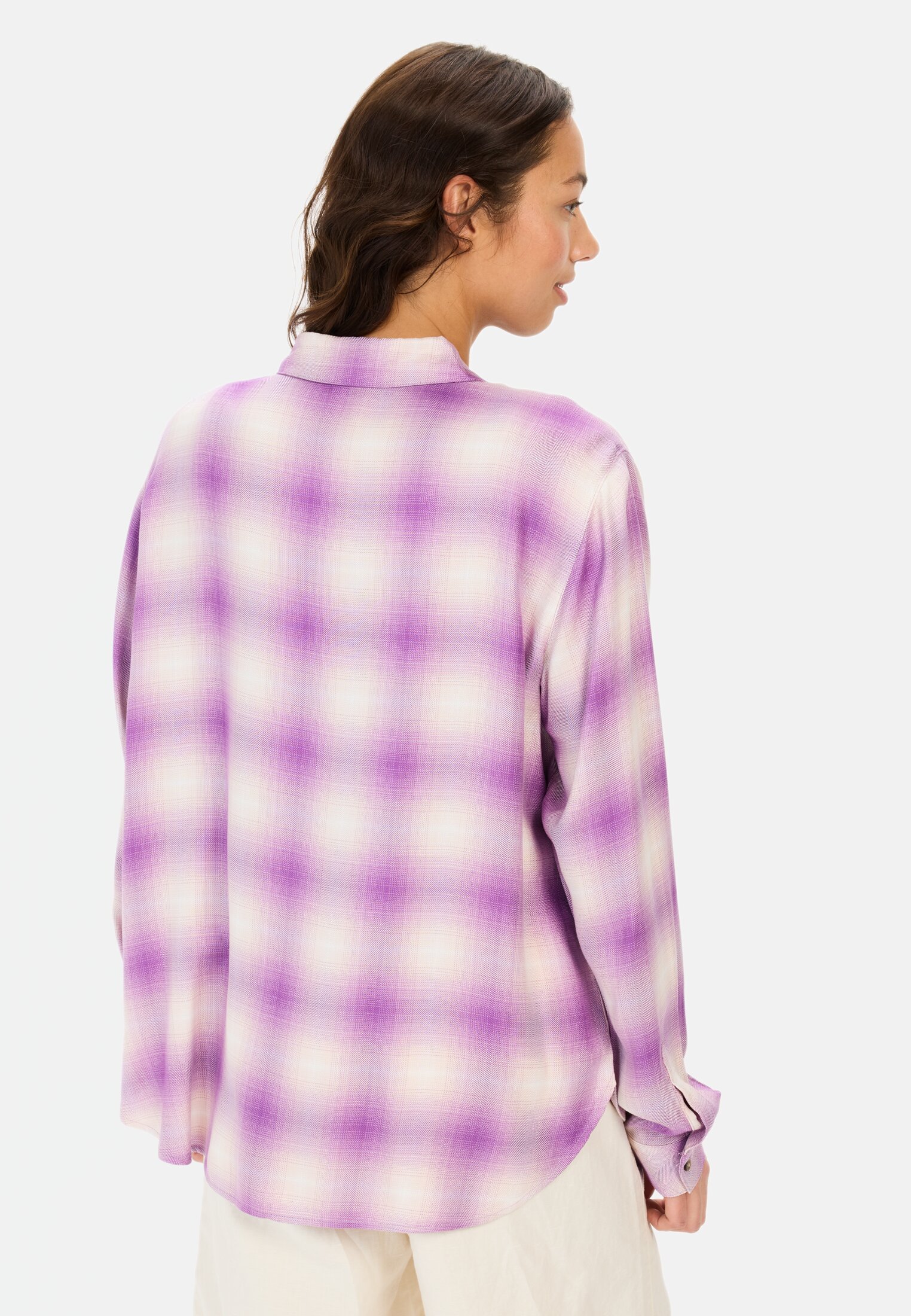 Women Checked blouse made of pure viscose Violet-White worn back