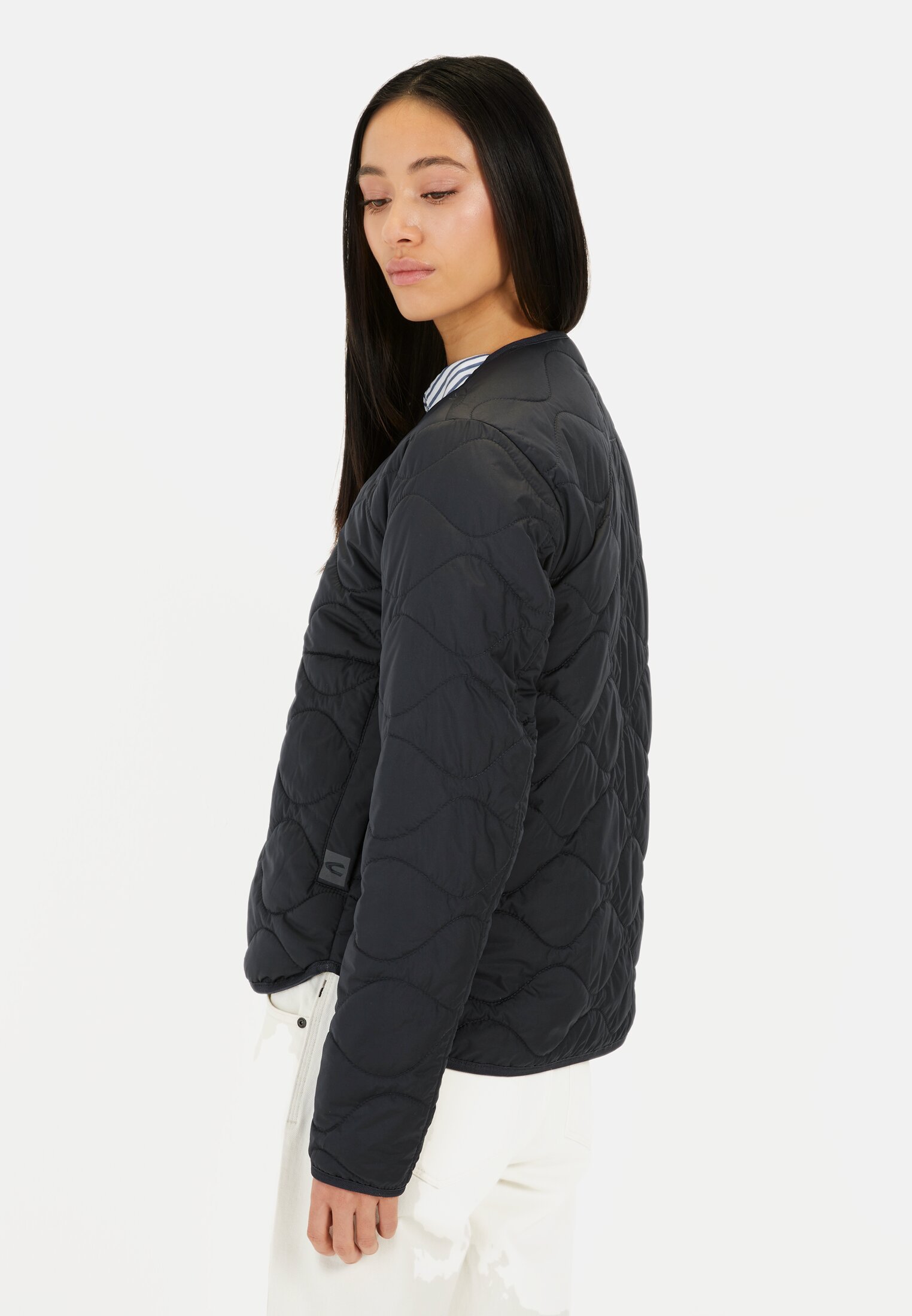 Damen Leichte Steppjacke mit Samttaschen Navy Blau getragen hinten