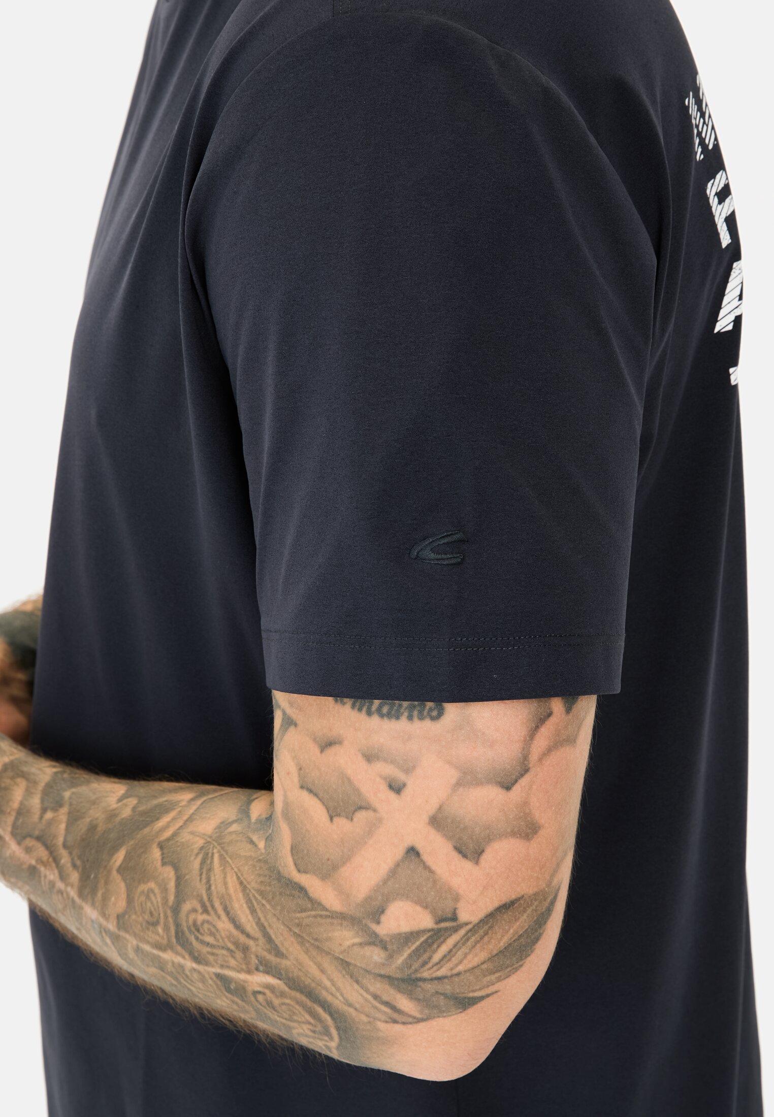 Men T-shirt with back print Dark Blue worn detail close