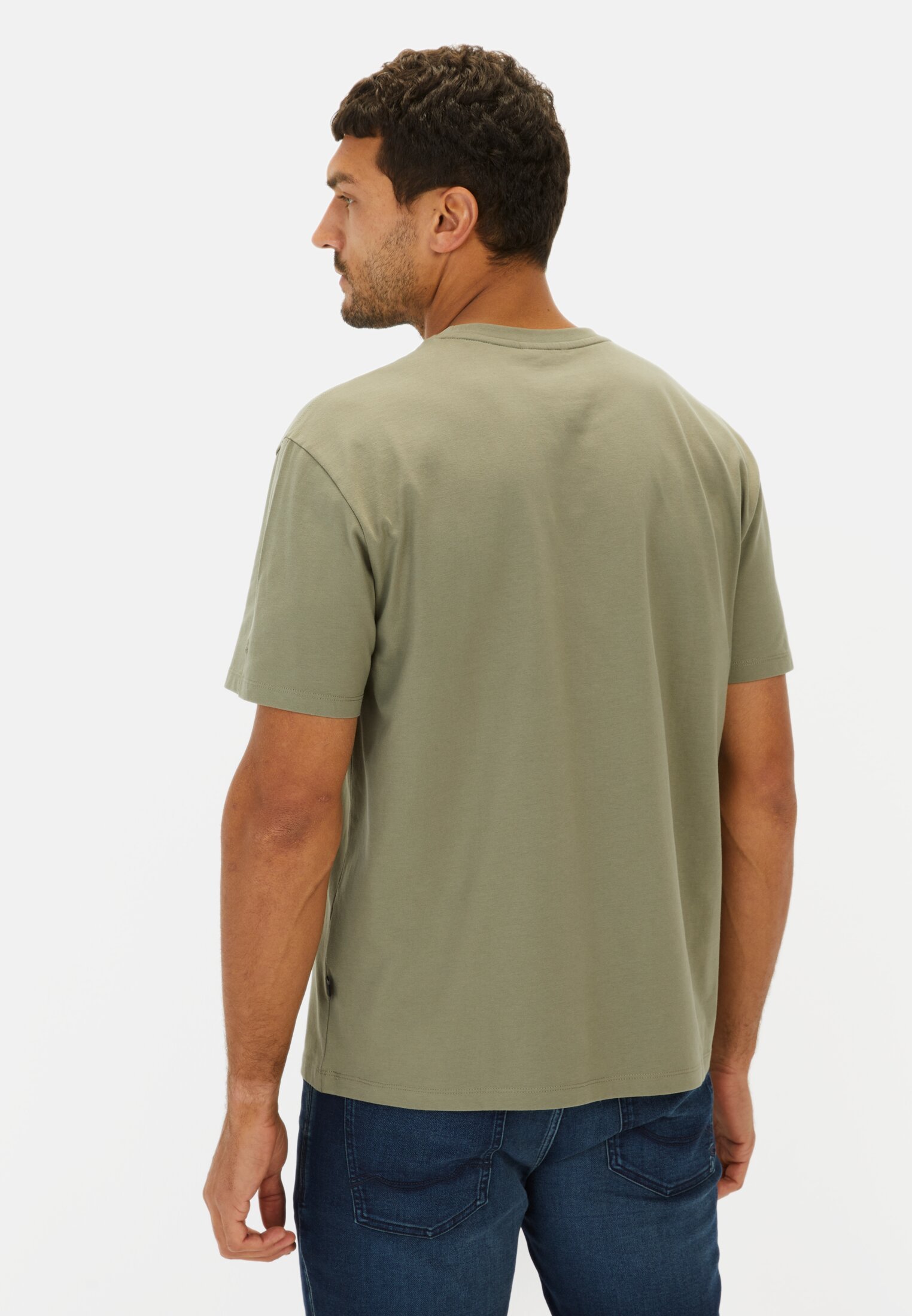 Herren T-Shirt aus Organic Cotton Dunkelgrün getragen hinten