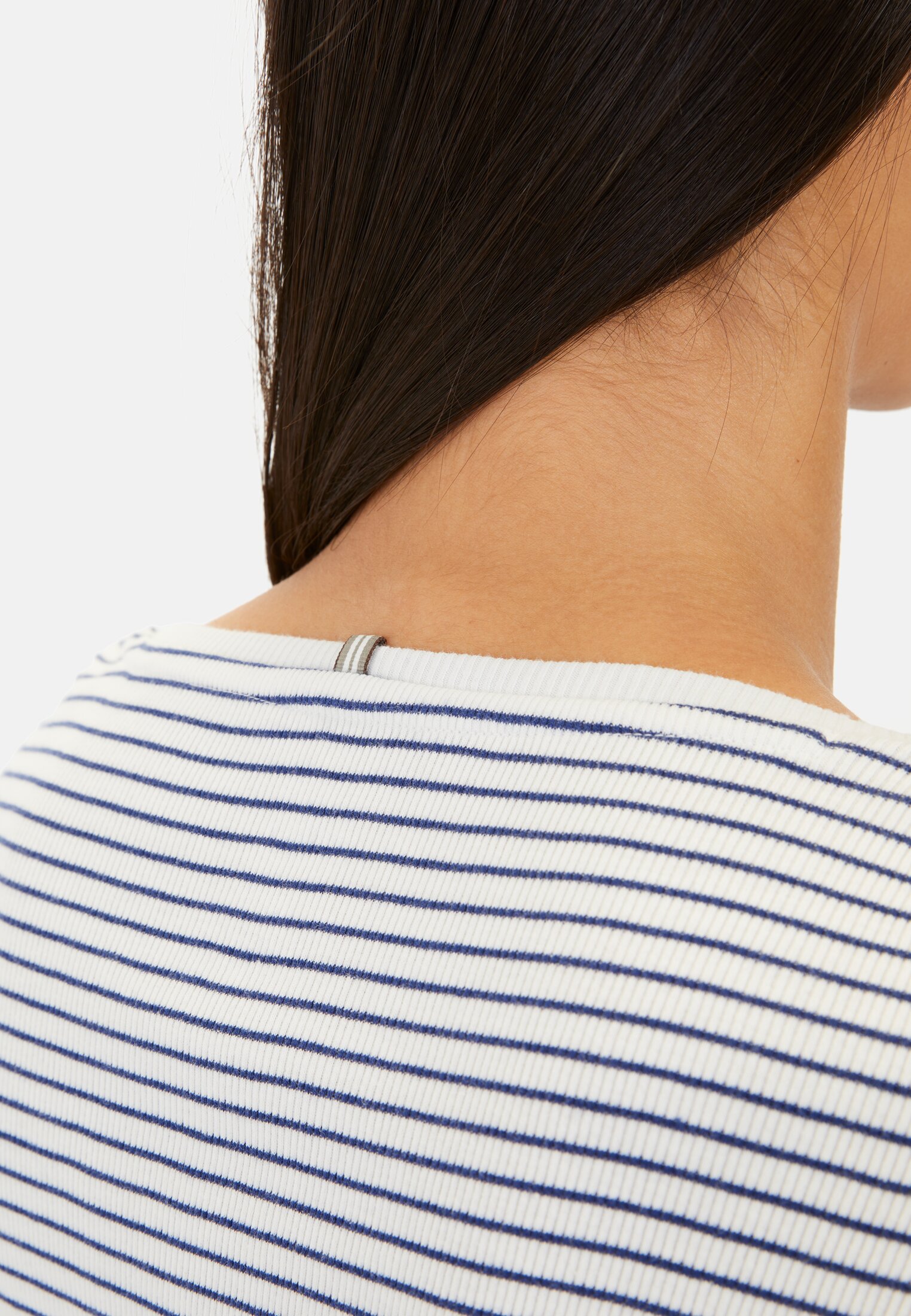 Women Long-sleeve shirt with a crew neck Indigo Stripes worn detail close