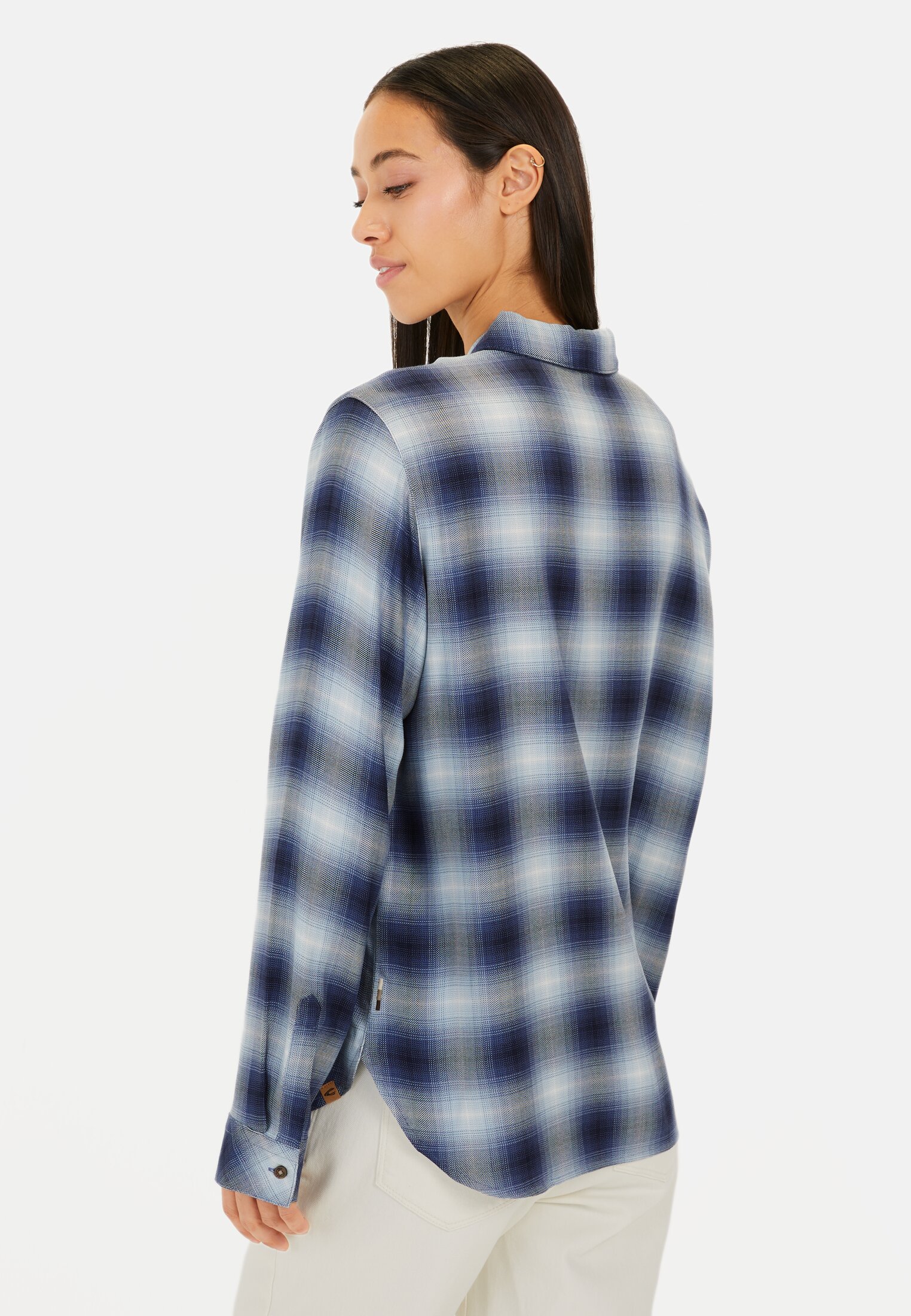 Women Checked blouse made of pure viscose Blue Check worn back