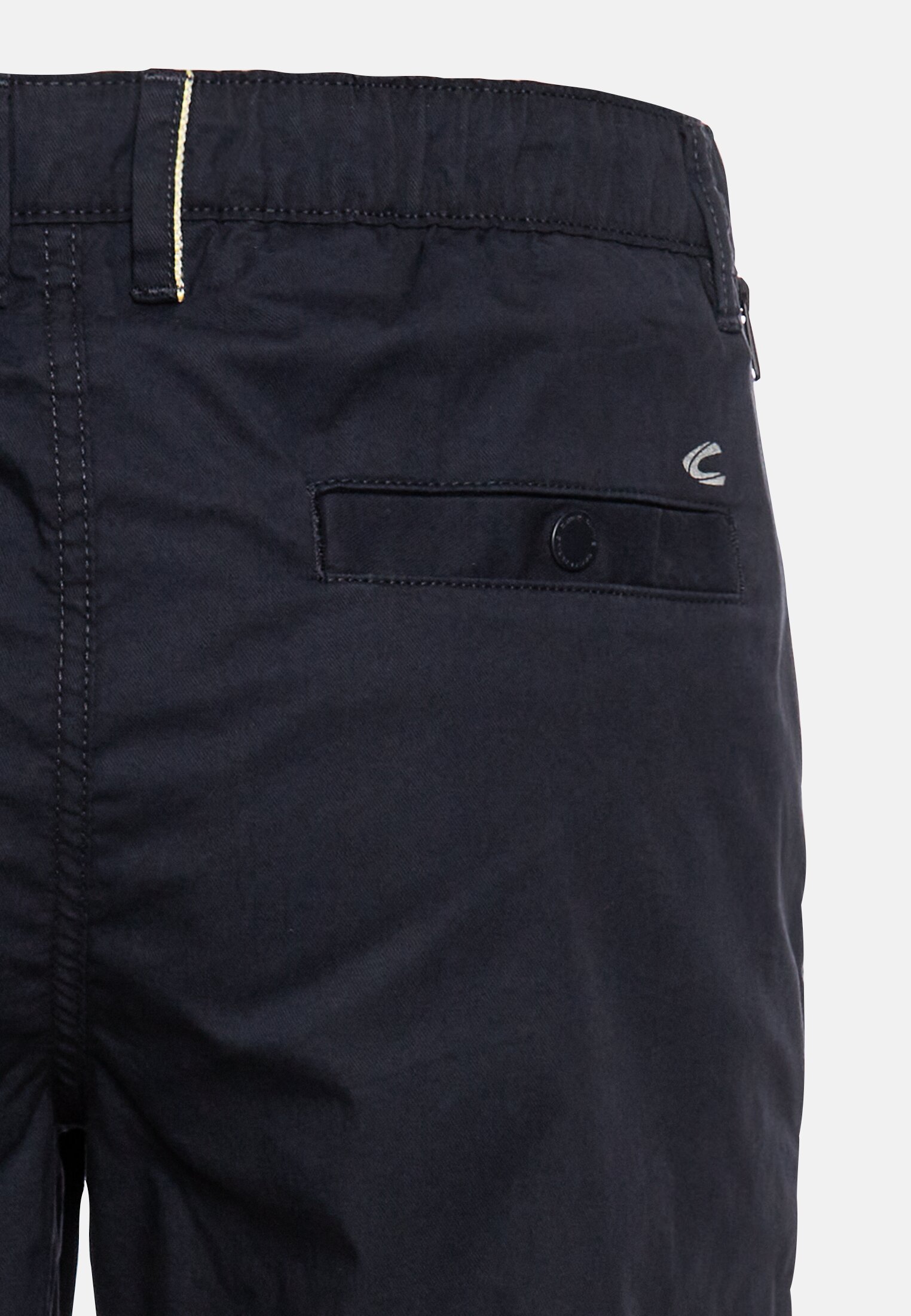 Herren Leichte Chino im Relaxed Fit Dunkelblau hinten nah