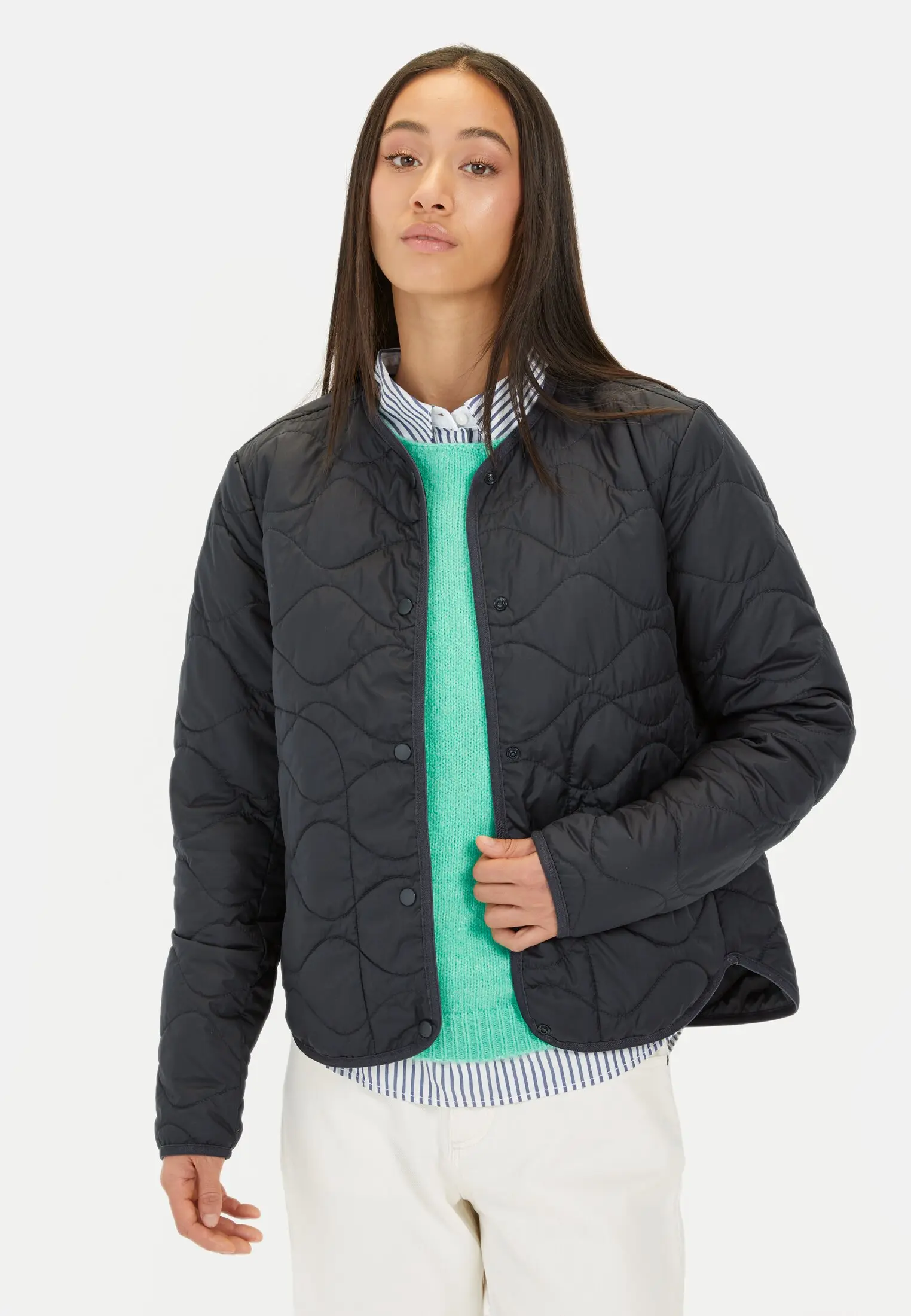 Women Lightweight quilted jacket with velvet pockets Navy blue worn front