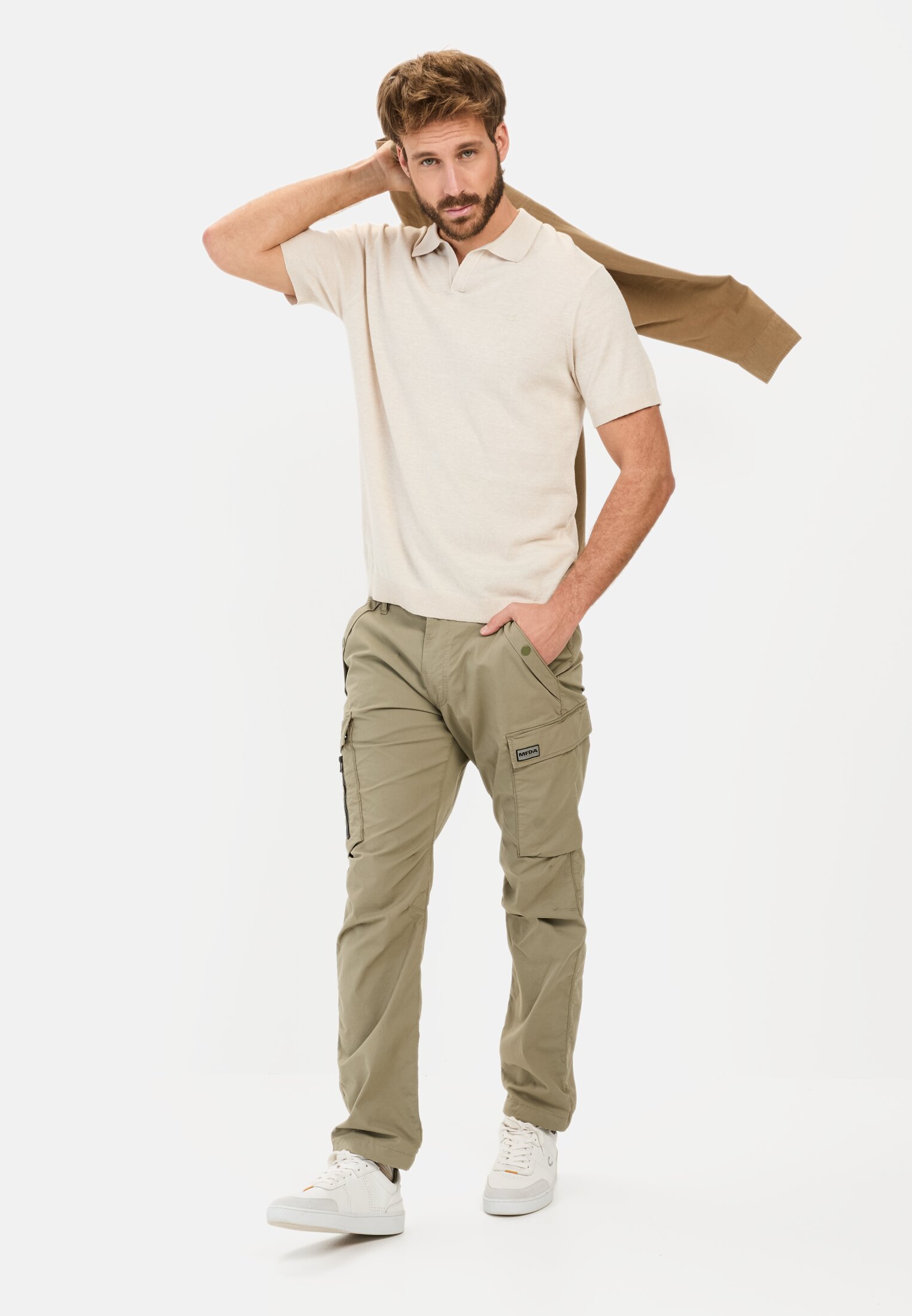 Men Knit polo shirt made from a cotton-linen blend Beige worn front full body