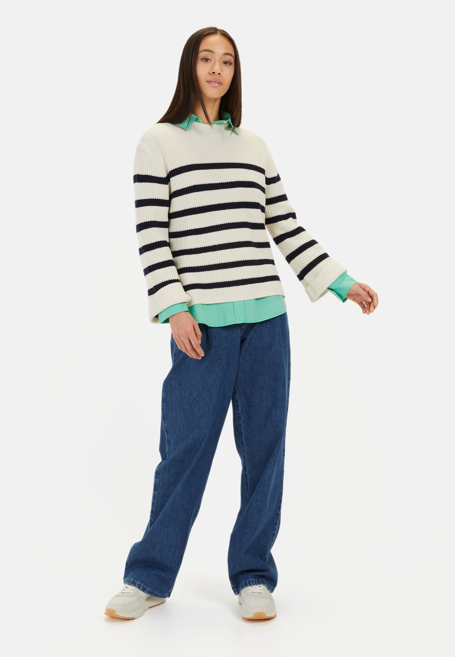 Women Knitted sweater made from a cotton mix White-blue worn front full body