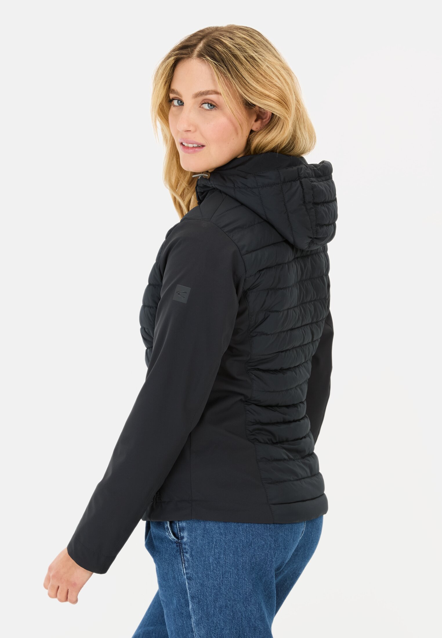 Damen Steppjacke aus recyceltem Polyester Marine getragen hinten