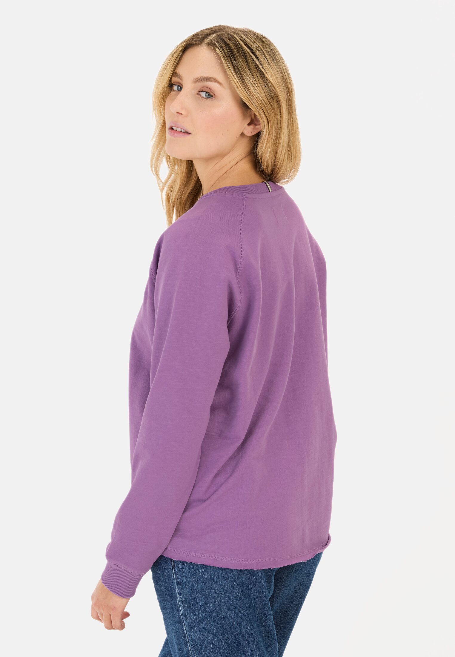 Damen Langarmshirt aus reiner Baumwolle Violett getragen hinten