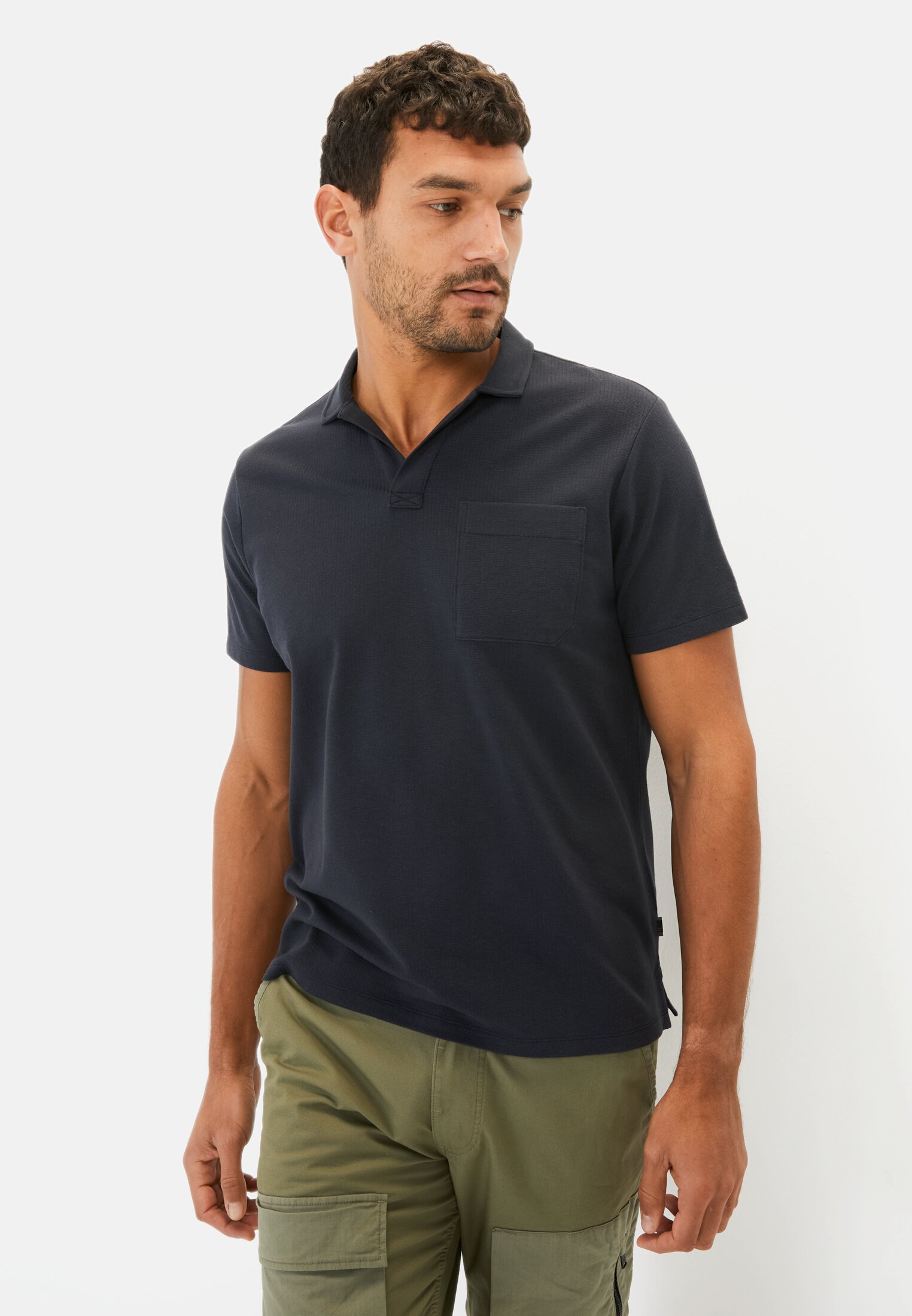 Men Short sleeve polo shirt with chest pocket Dark Blue worn front