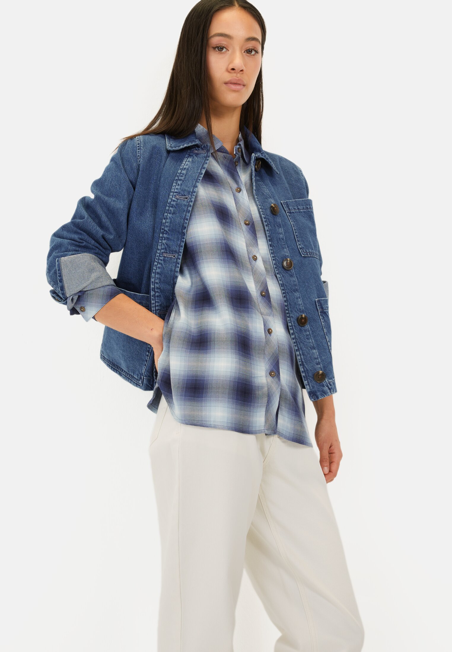 Women Checked blouse made of pure viscose Blue Check worn emotional