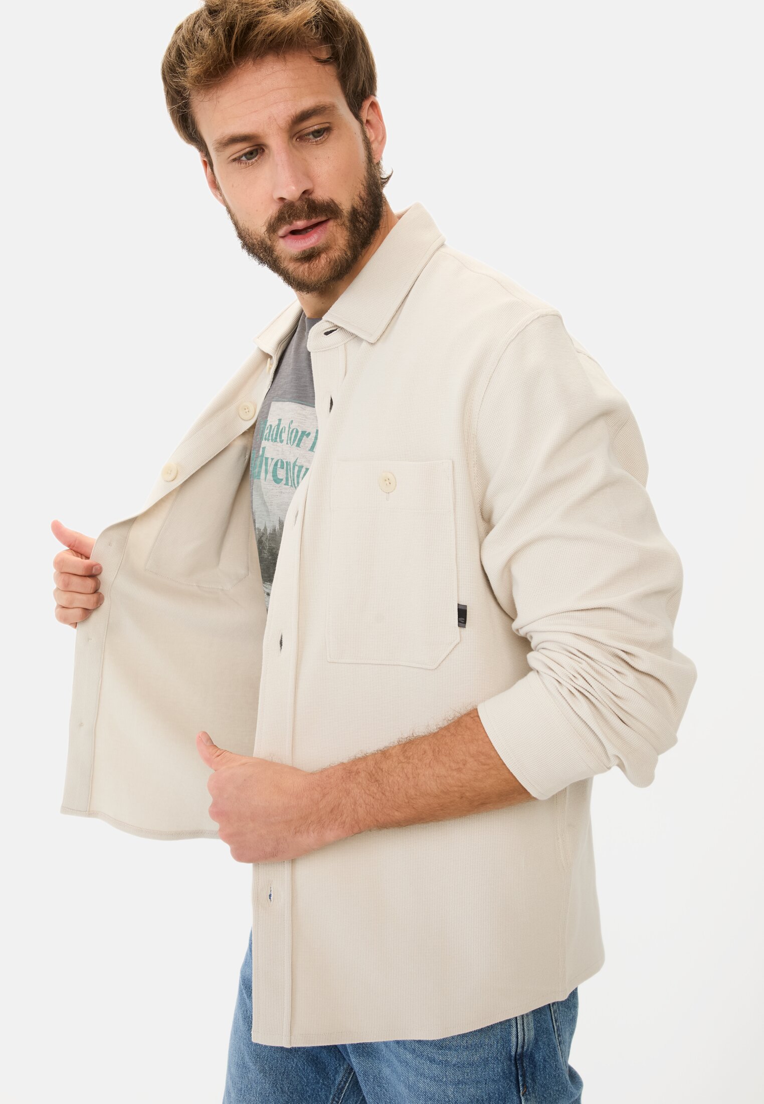 Herren Overshirt aus reiner Baumwolle Beige getragen emotional