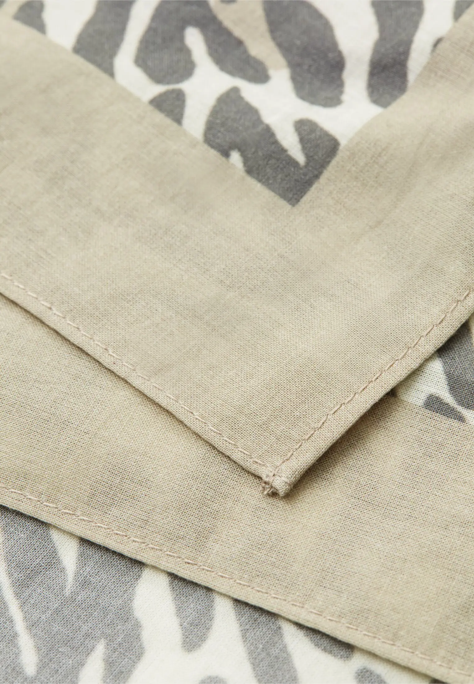 Damen Bandana aus reiner Baumwolle Beige hinten nah