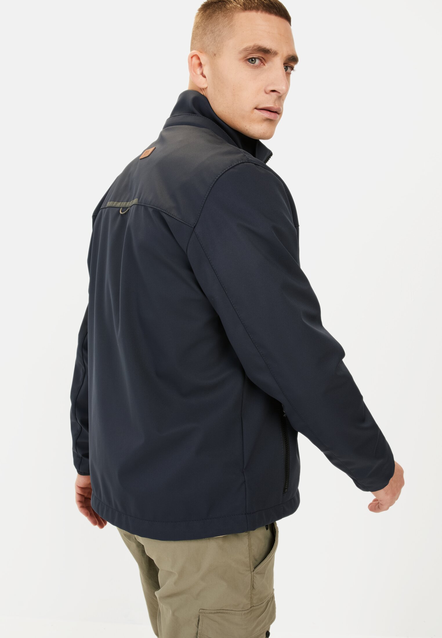 Men Softshell jacket made from recycled polyester Dark blue worn emotional