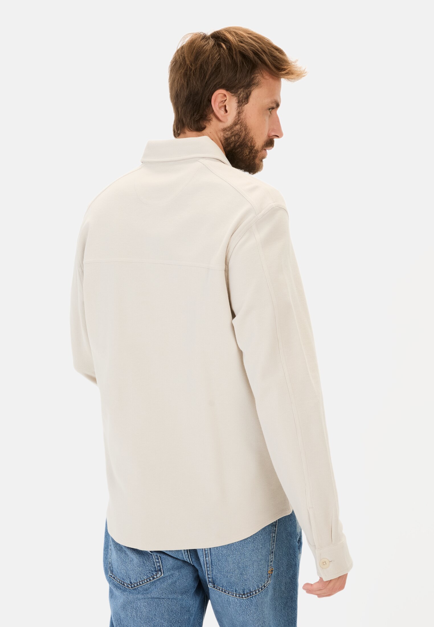 Herren Overshirt aus reiner Baumwolle Beige getragen hinten