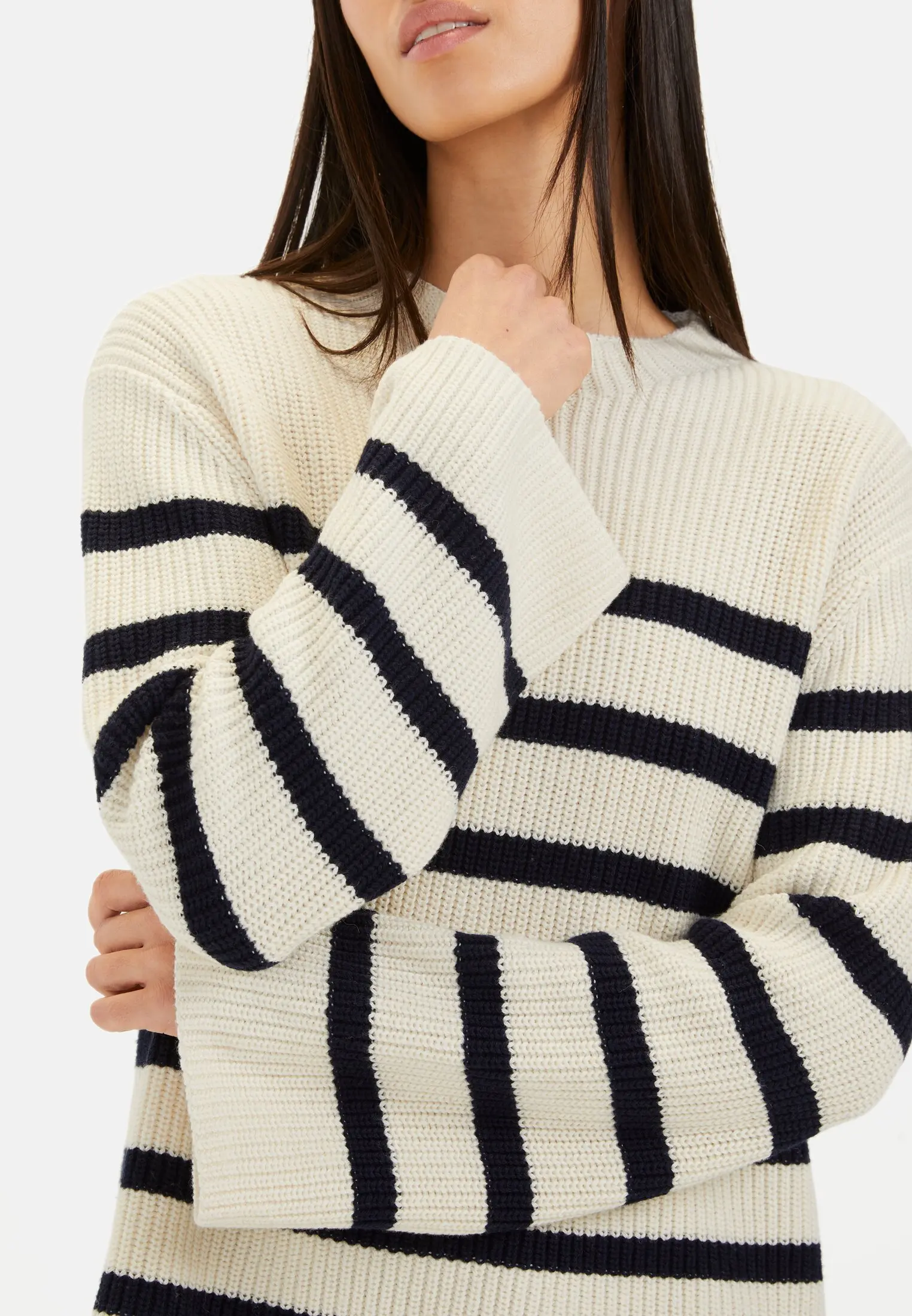 Women Knitted sweater made from a cotton mix White-blue worn detail close