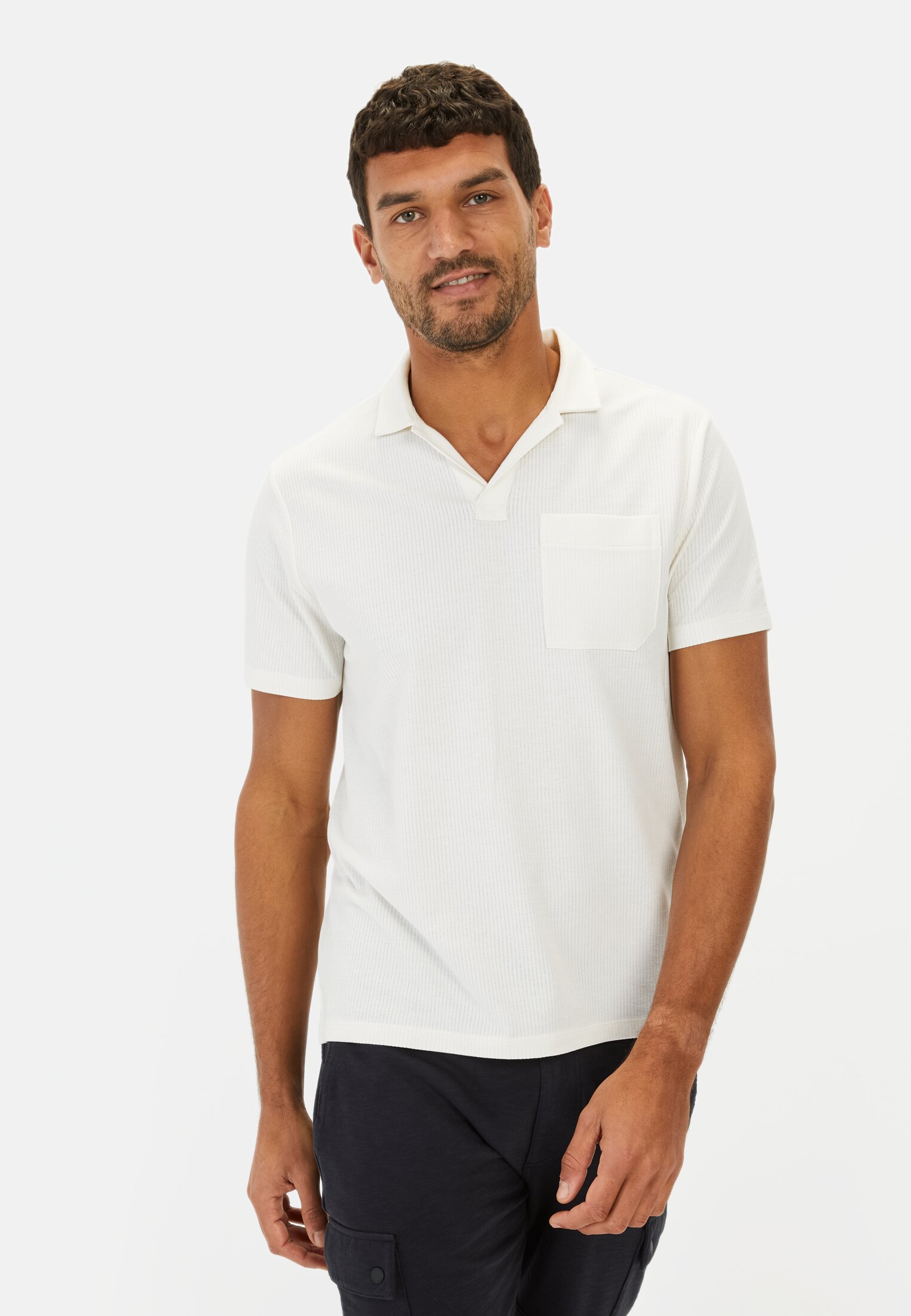 Men Short sleeve polo shirt with chest pocket White worn front