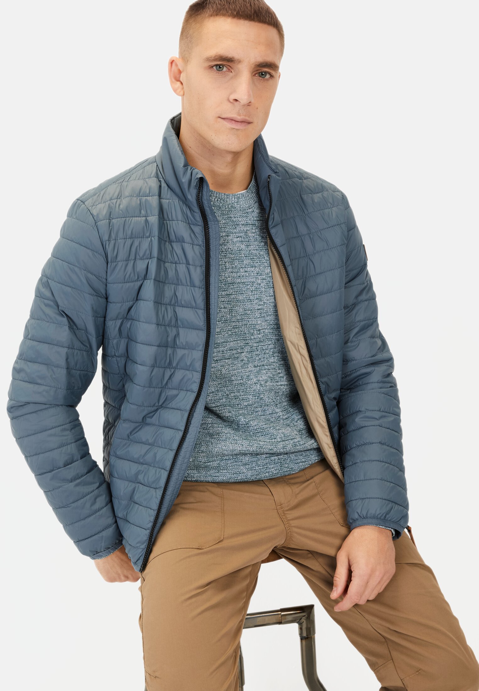 Herren Steppblouson mit Stehkragen Blau getragen emotional