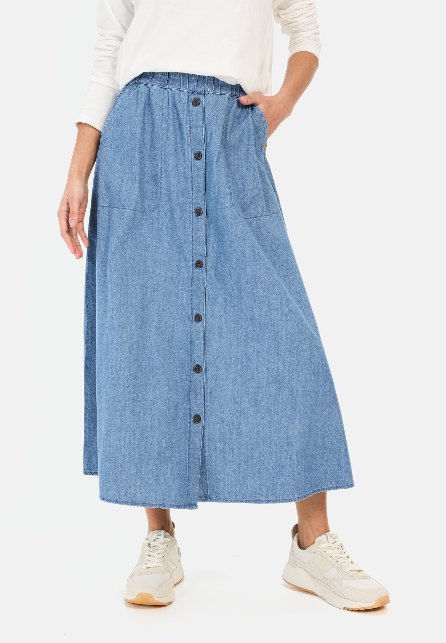 Women Long denim skirt with elastic waistband Denim worn front