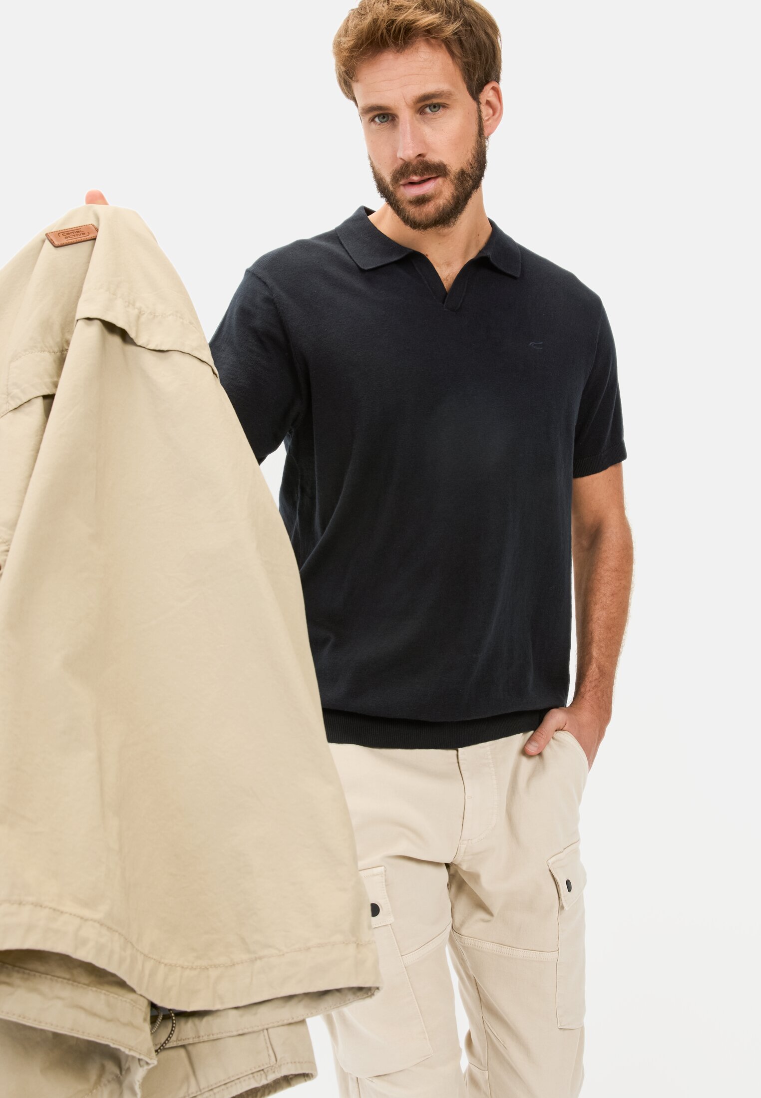 Men Knit polo shirt made from a cotton-linen blend Dark Blue worn emotional