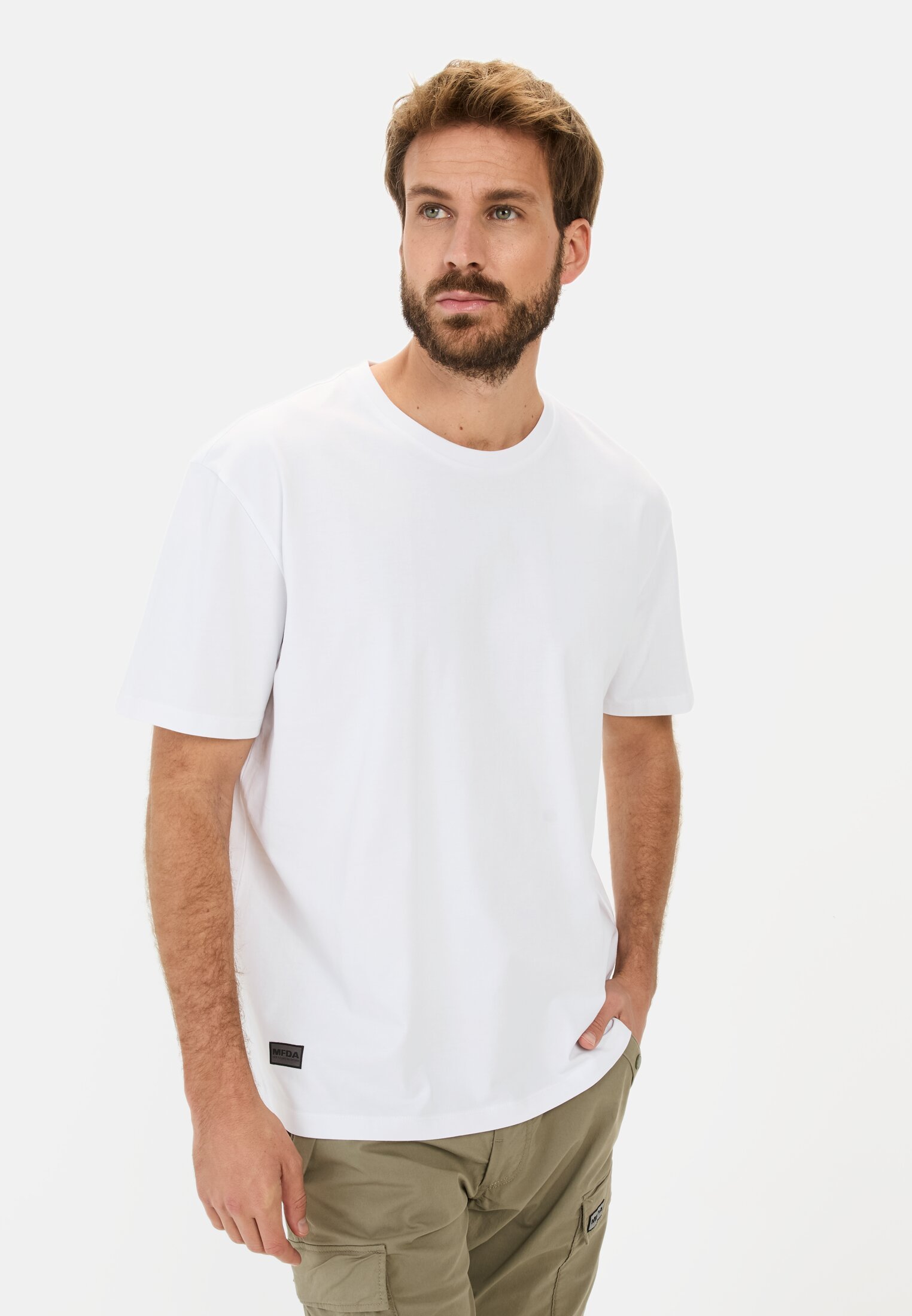 Herren T-Shirt aus Organic Cotton Weiß getragen vorn