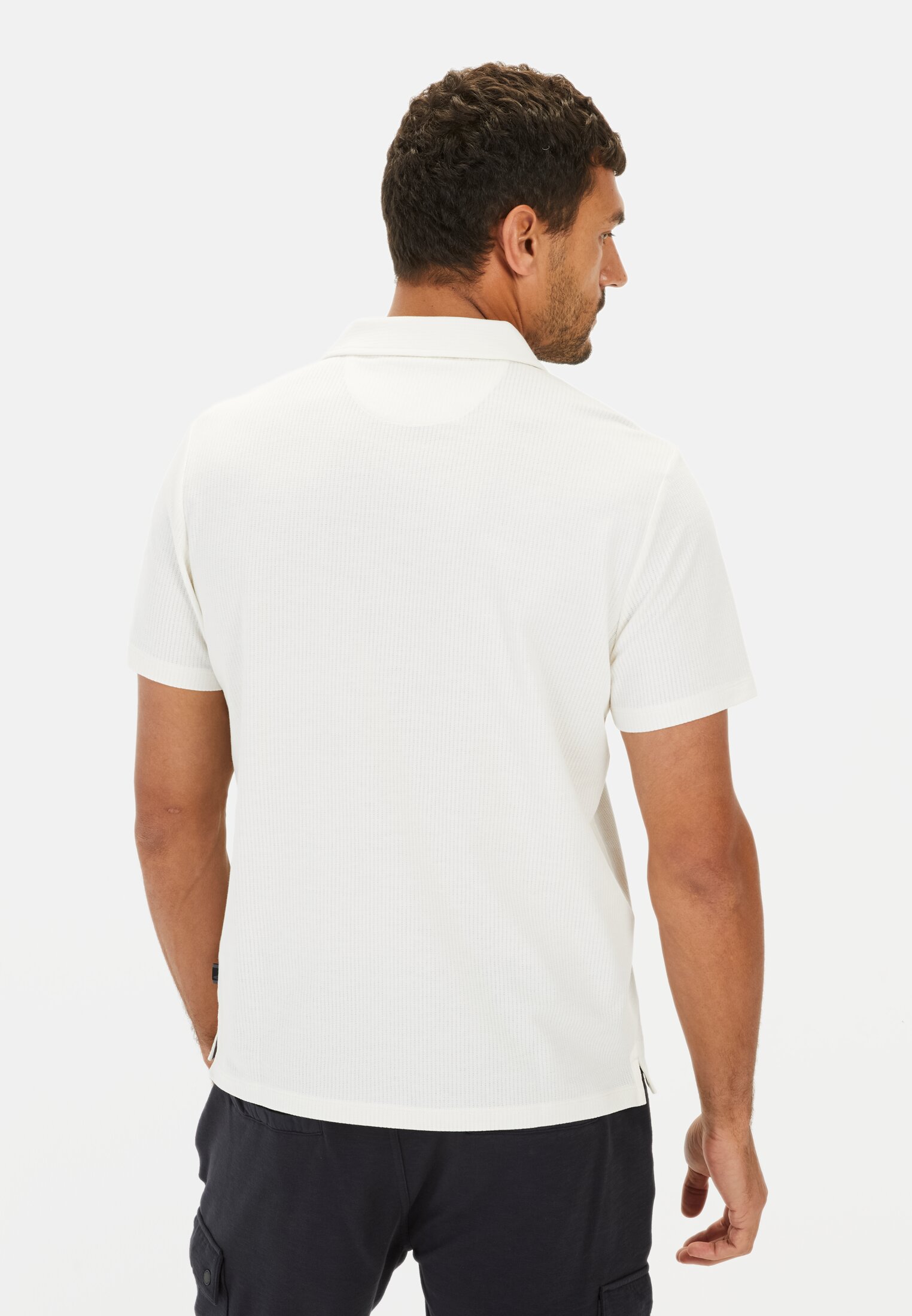 Men Short sleeve polo shirt with chest pocket White worn back