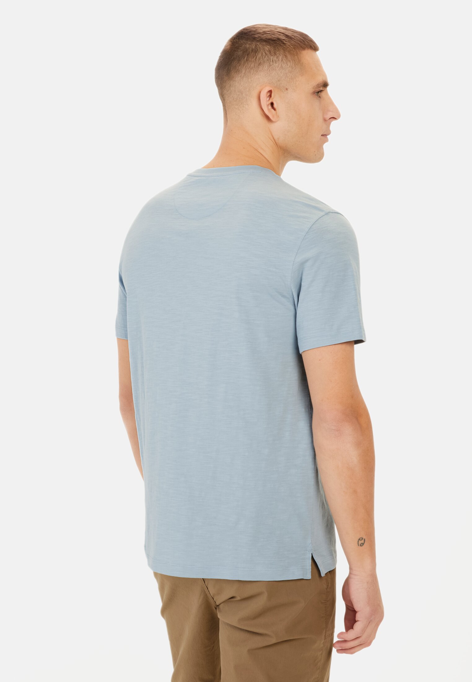 Men Short-sleeve Henley made of organic cotton Blue worn back